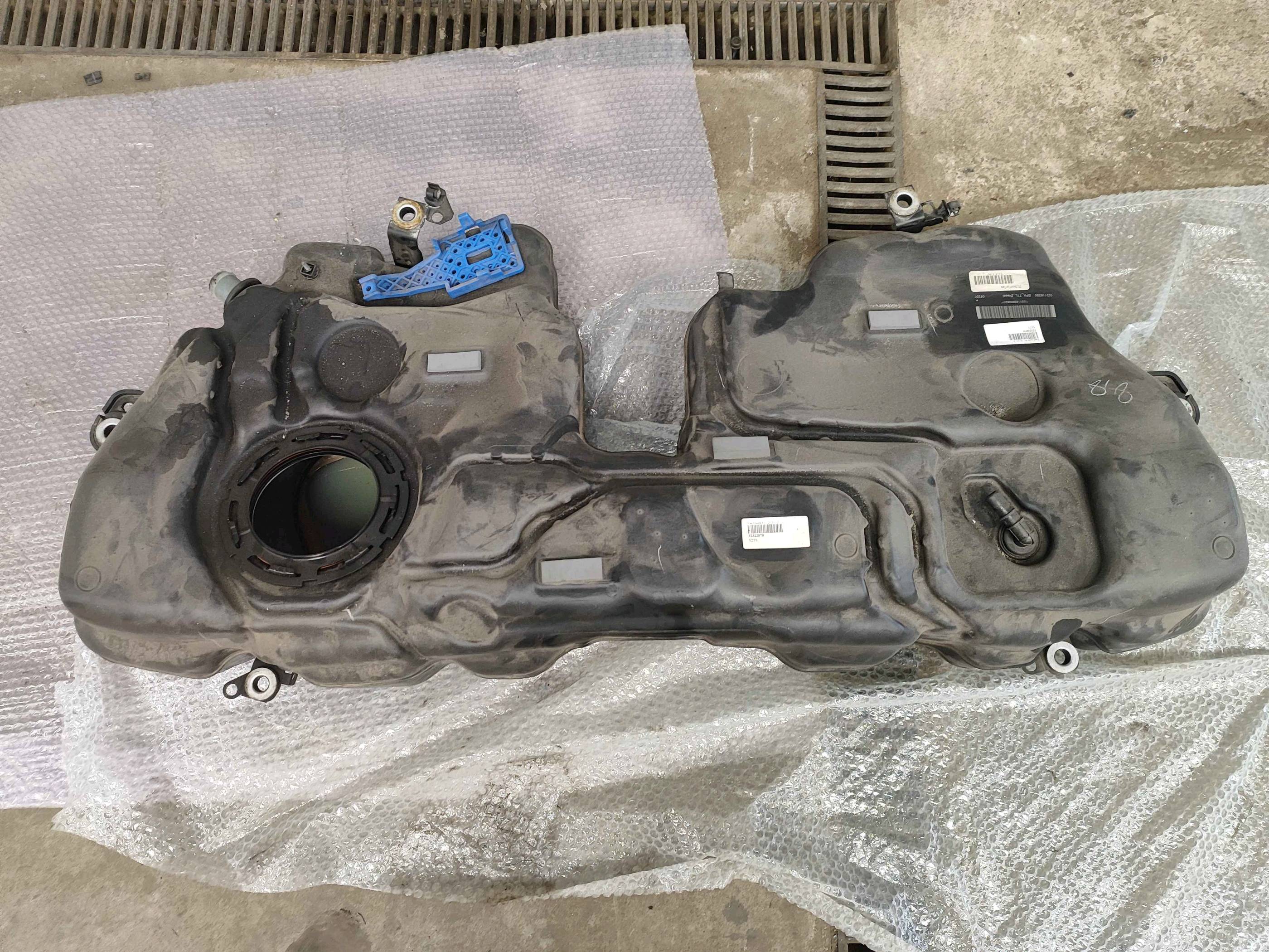 Fuel tank FC 21 FC 25 Variant code: (CC05 or CC06) and G601