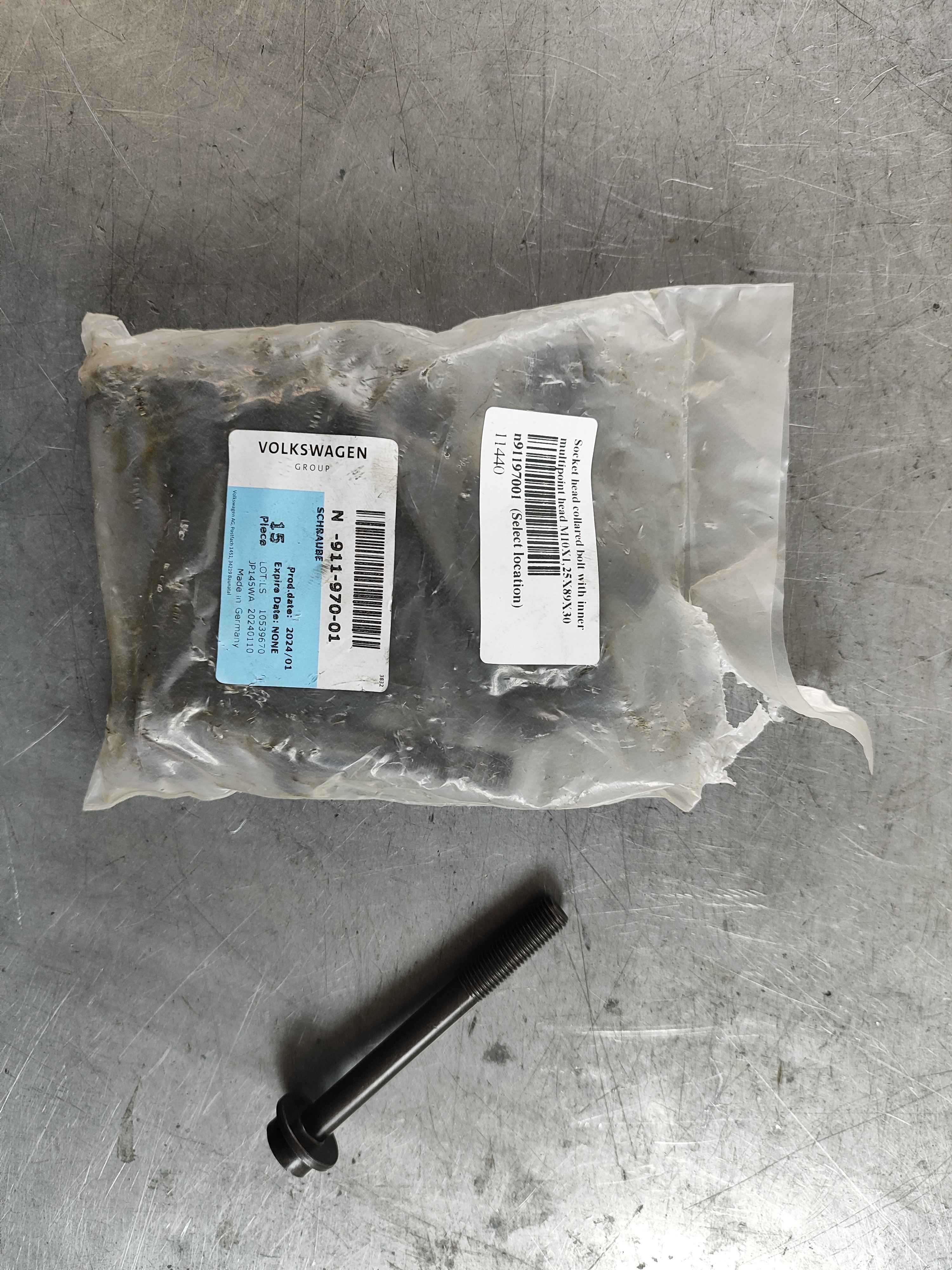 Socket head collared bolt with inner multipoint head M10X1,25X89X30