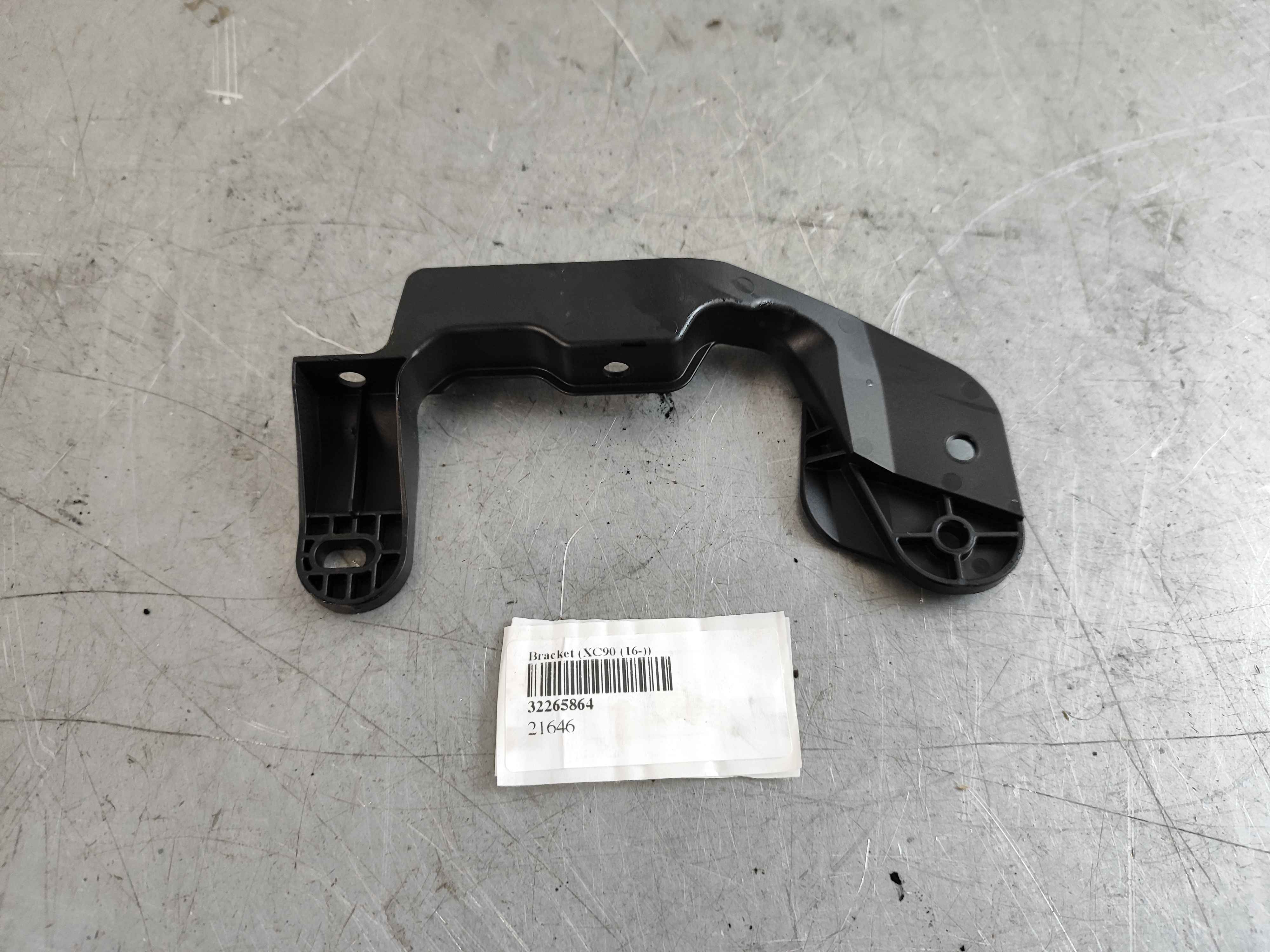 Bracket (XC90 (16-))