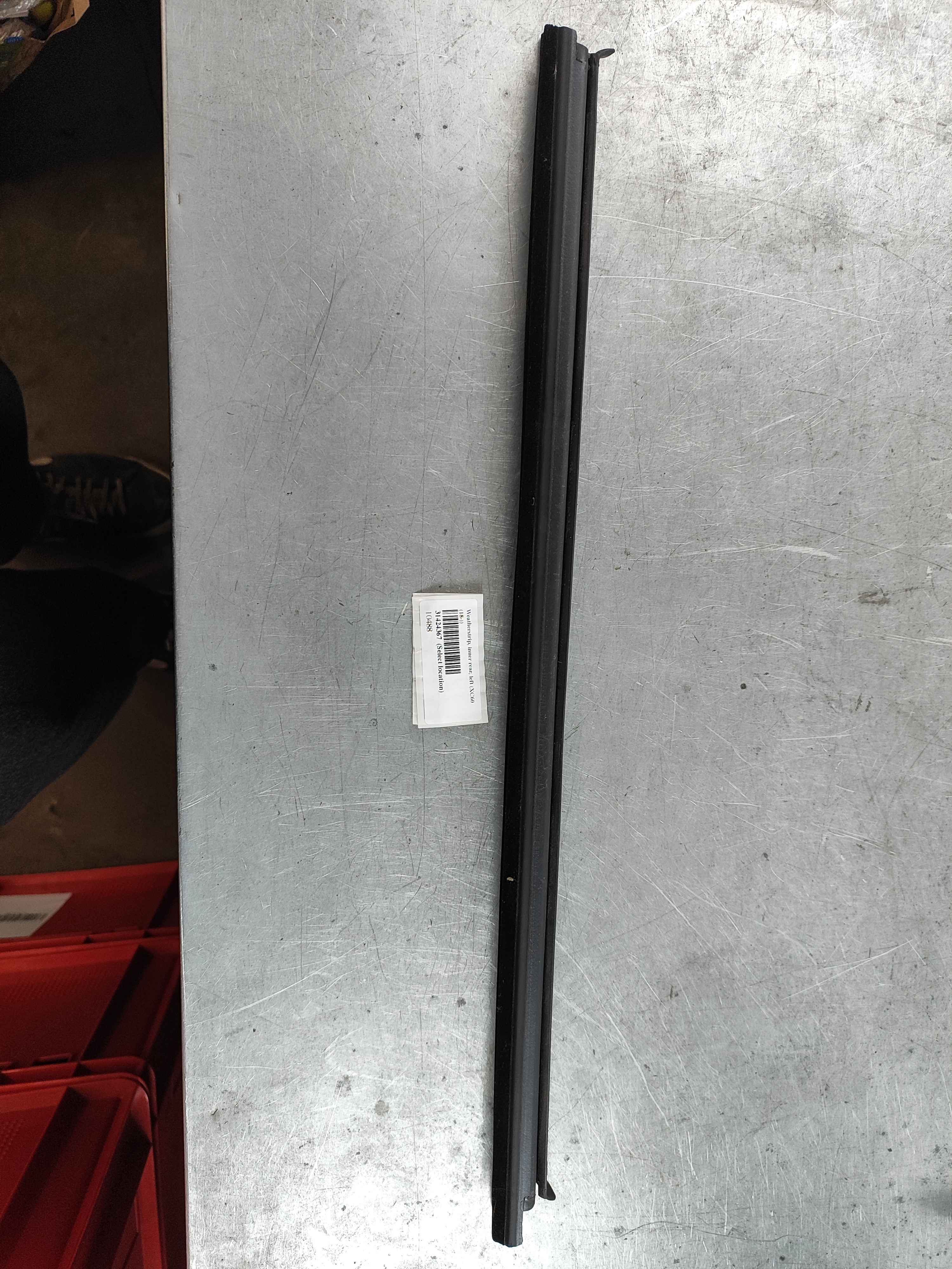 Weatherstrip, inner rear, left (XC60 (18-))