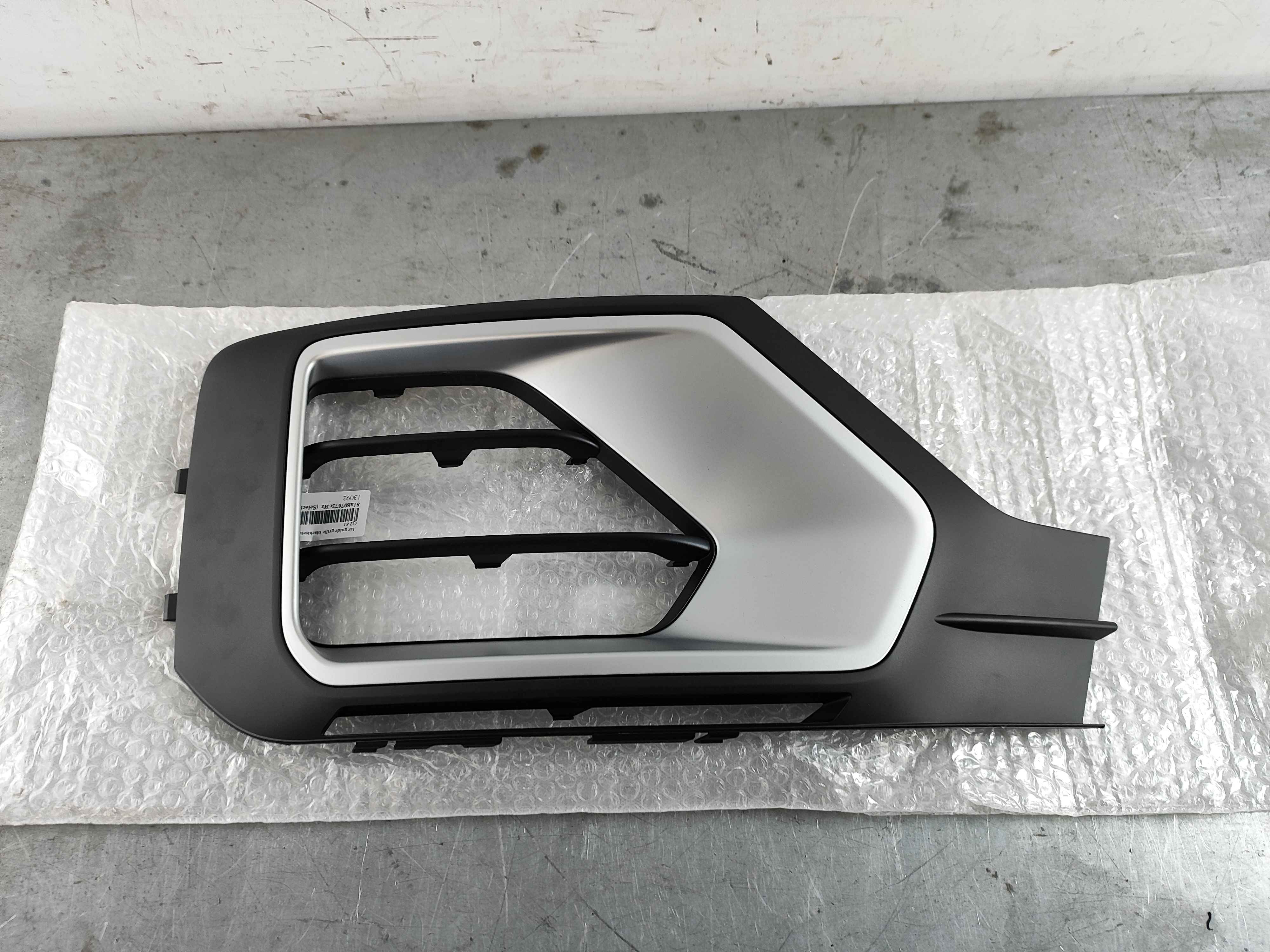 Air guide grille black|selenite silver Audi Q2 81