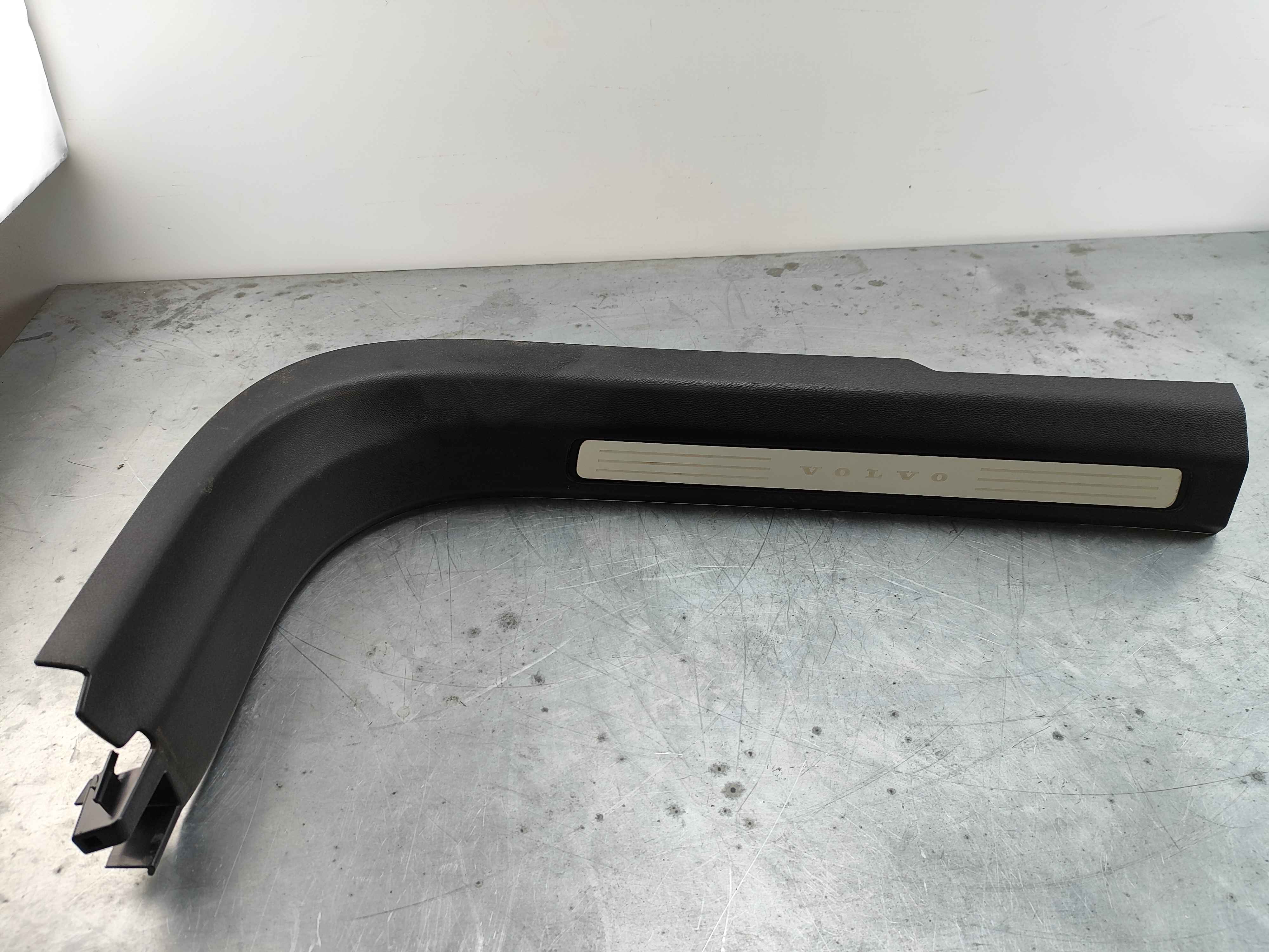 Sill moulding Interior code: RXXX. left front