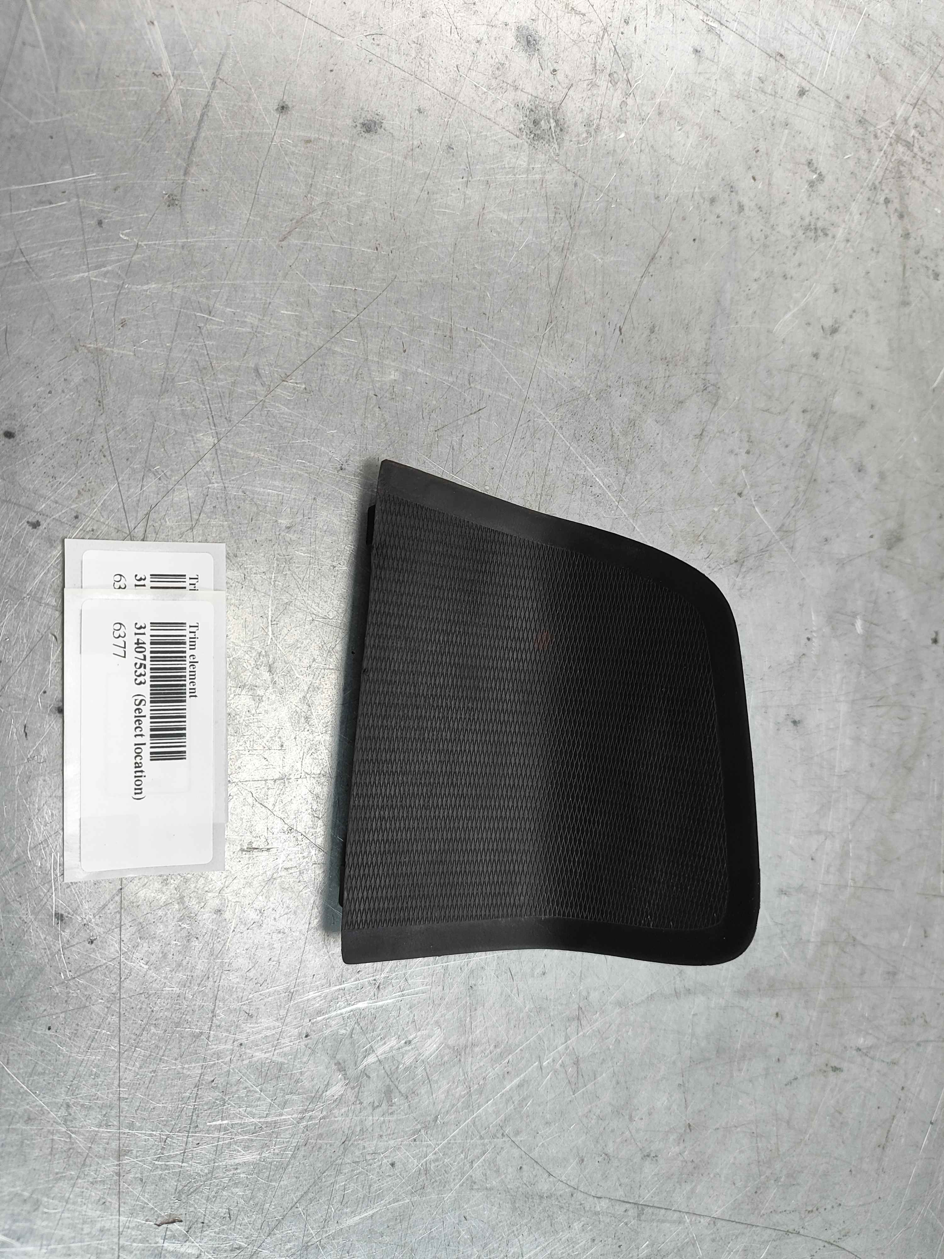 Trim element
