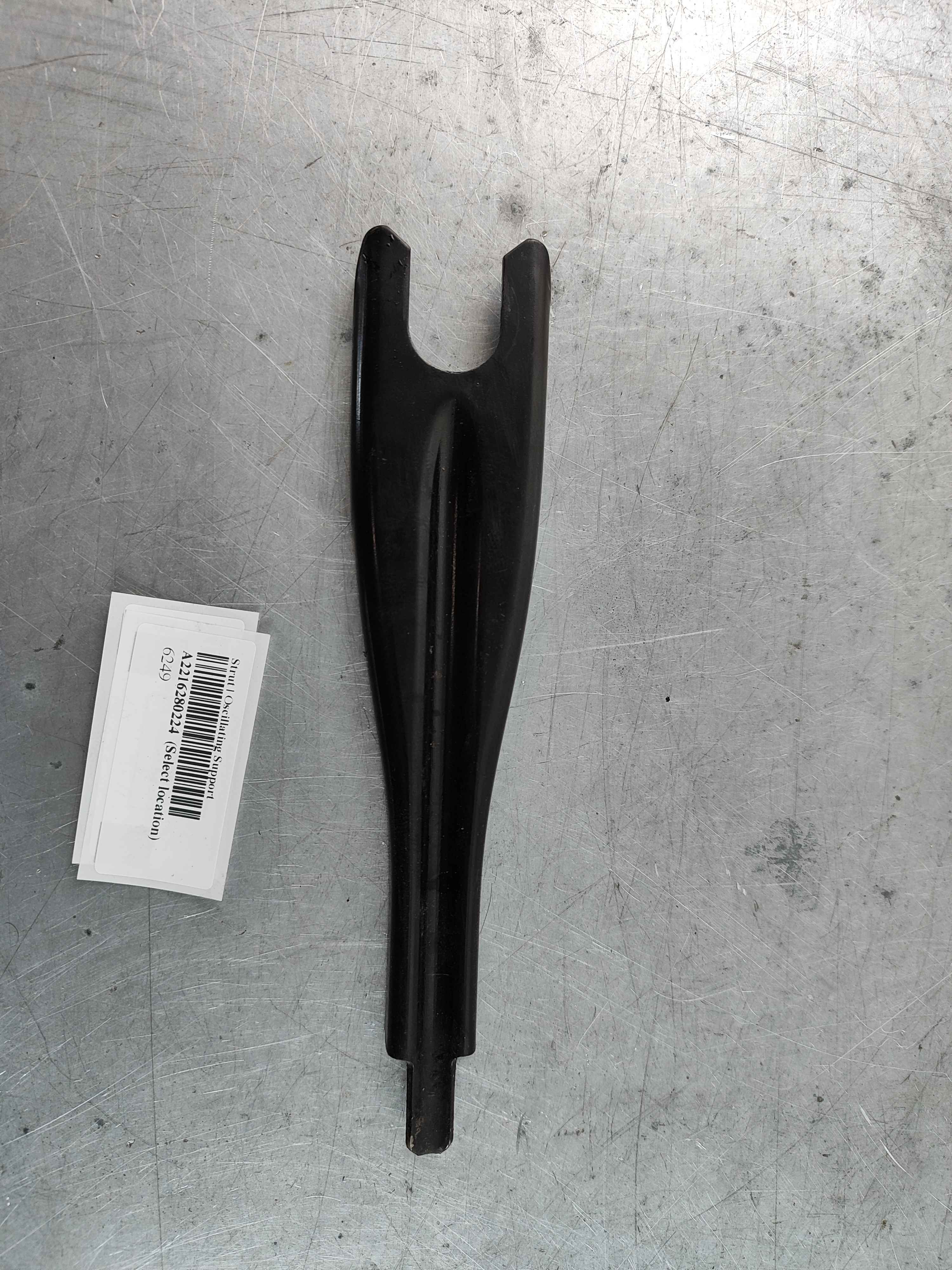 Strut | Oscillating Support