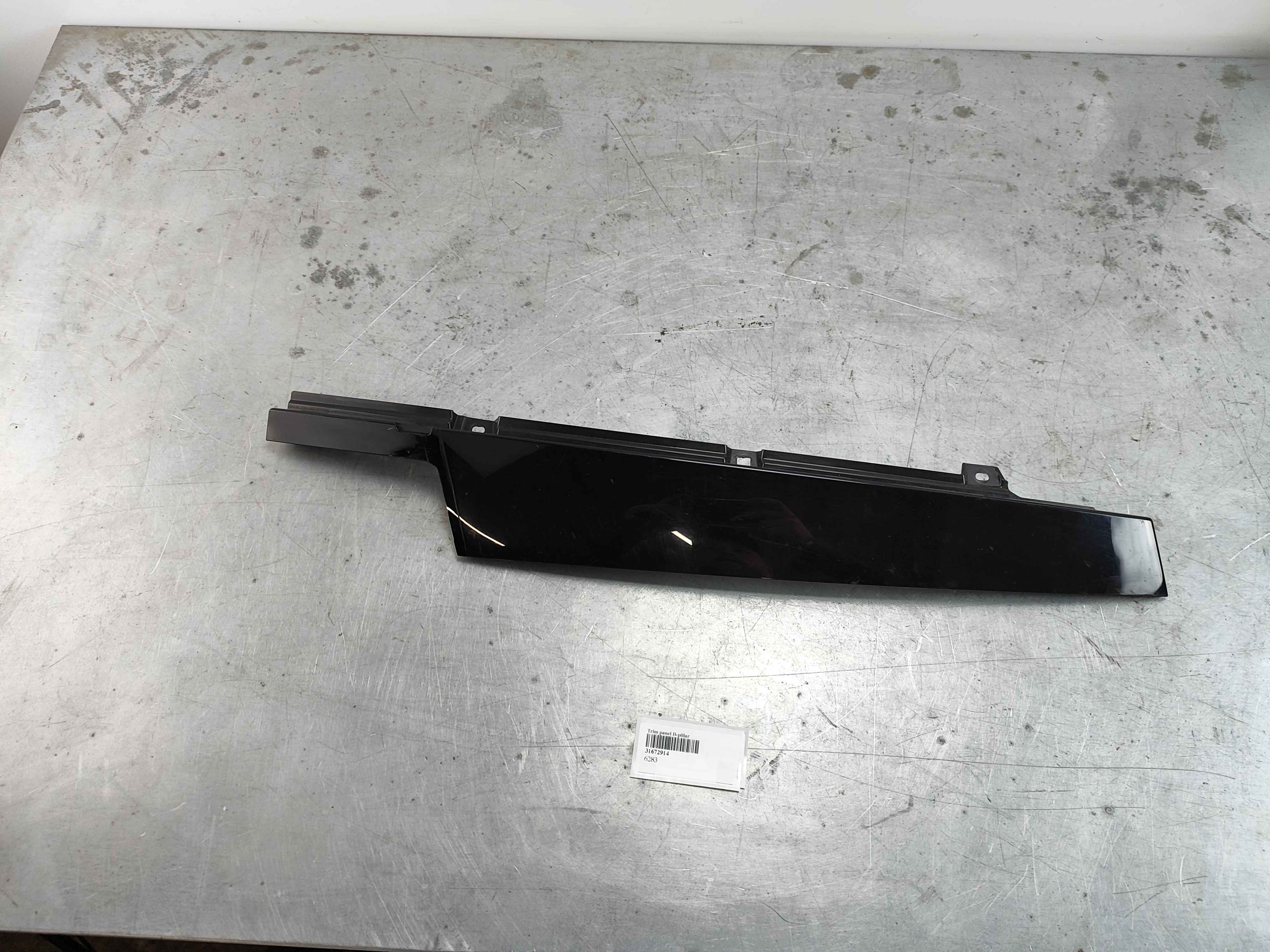 Trim panel B-pillar left front door