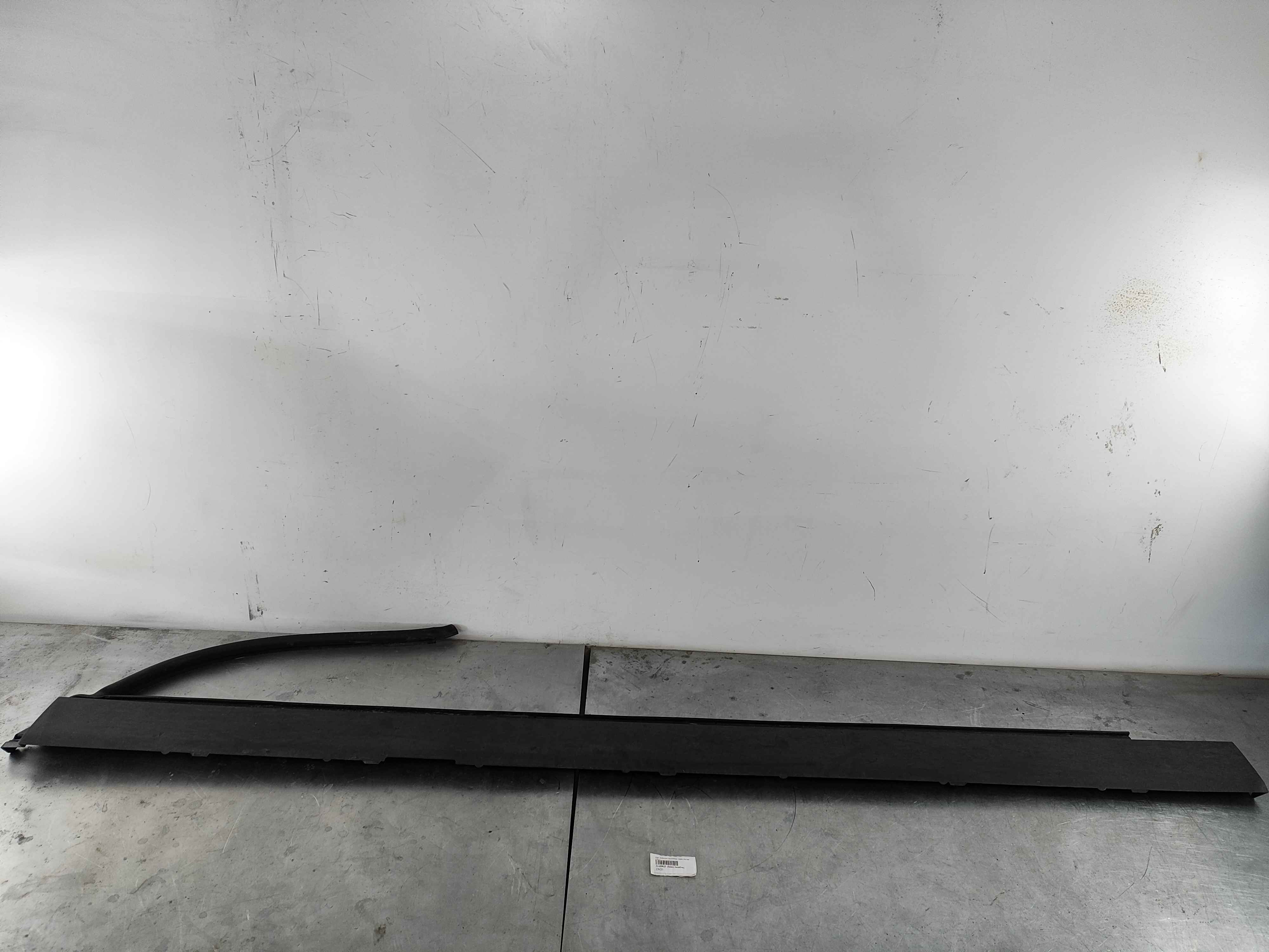 Dirt deflector moulding, right (XC60 (18-))