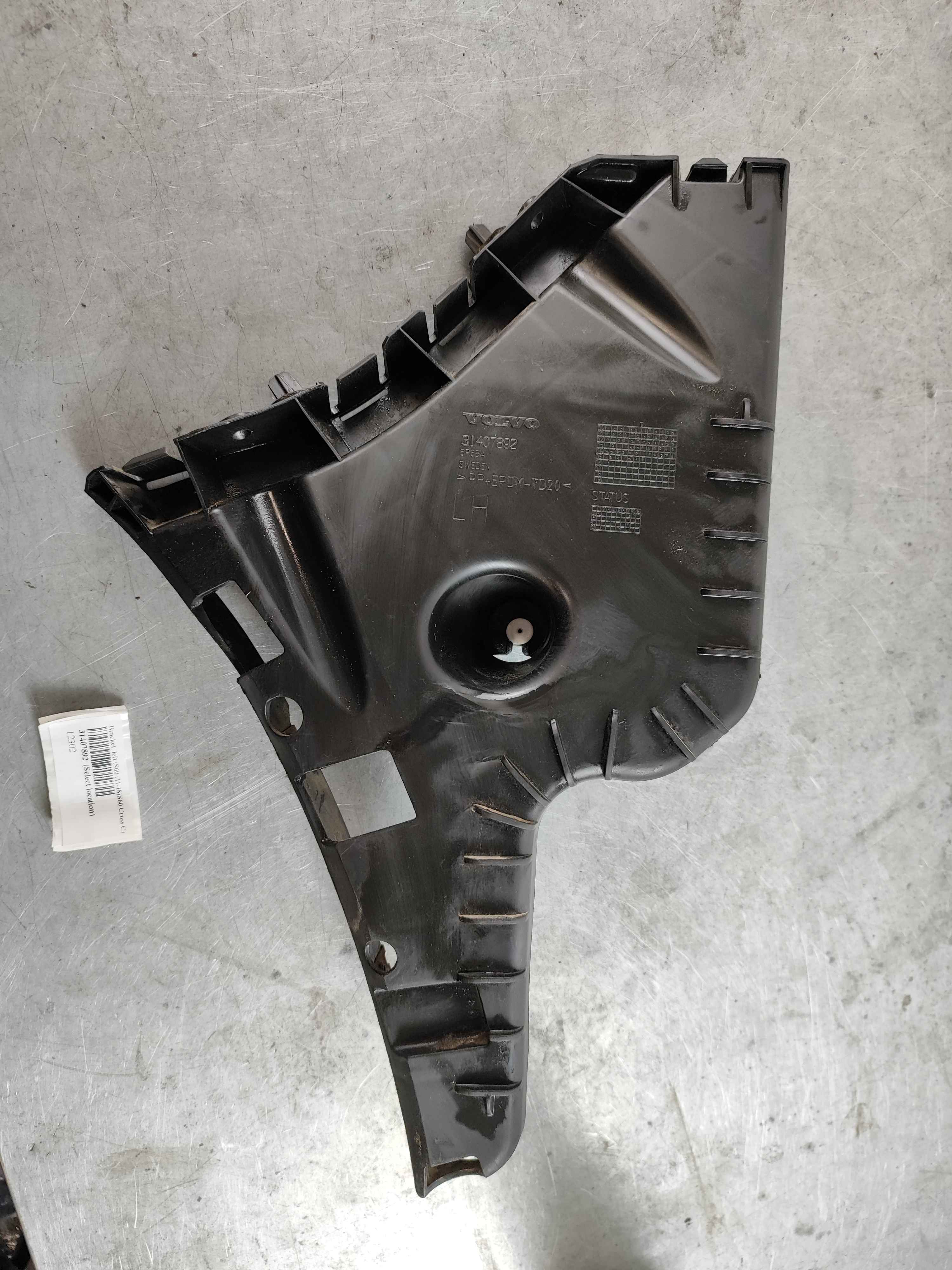 Bracket, left (S60 (11-18)|S60 Cross C.)