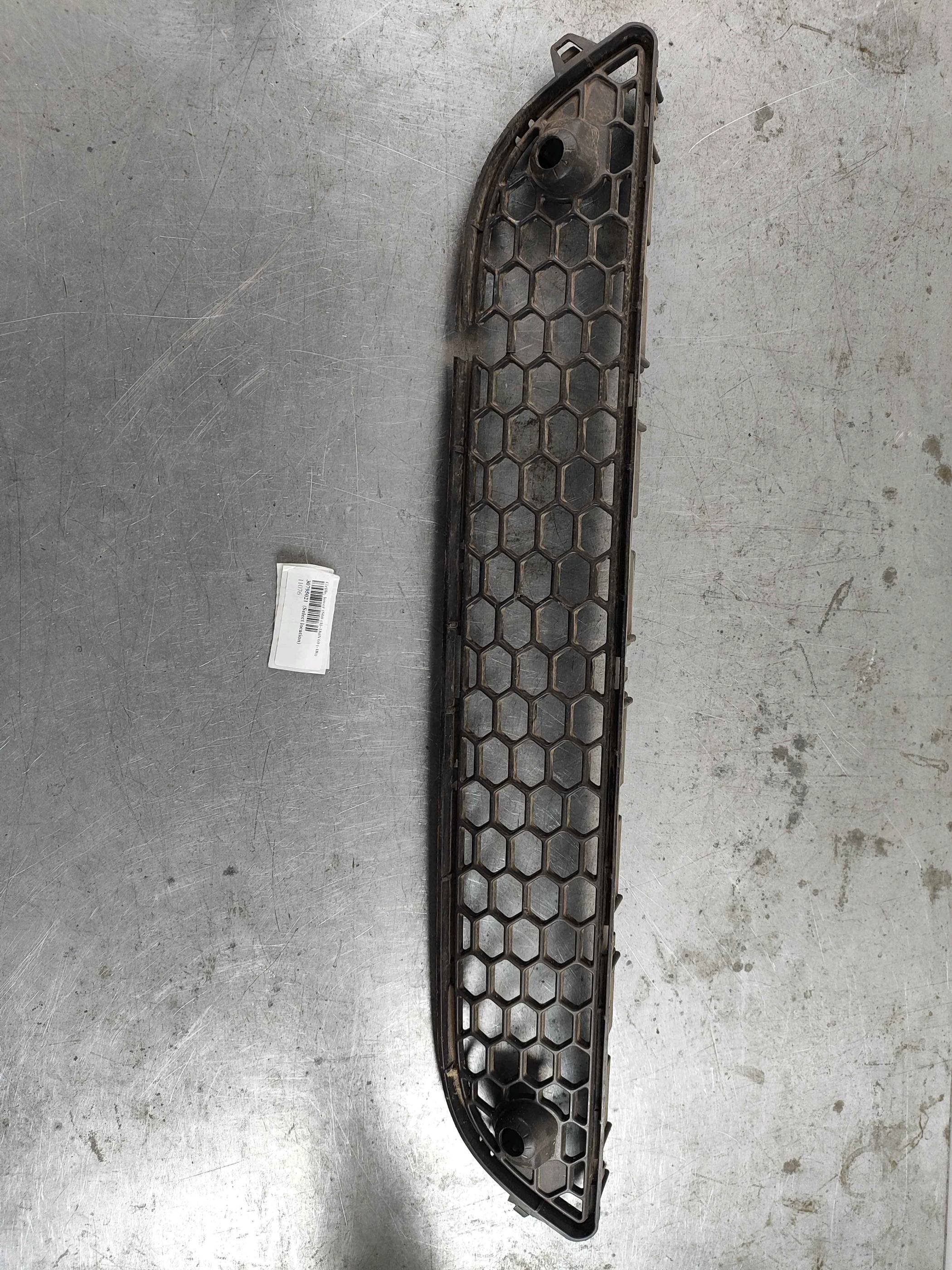 Grille, lower (S60 (11-18)|V60 (-18))