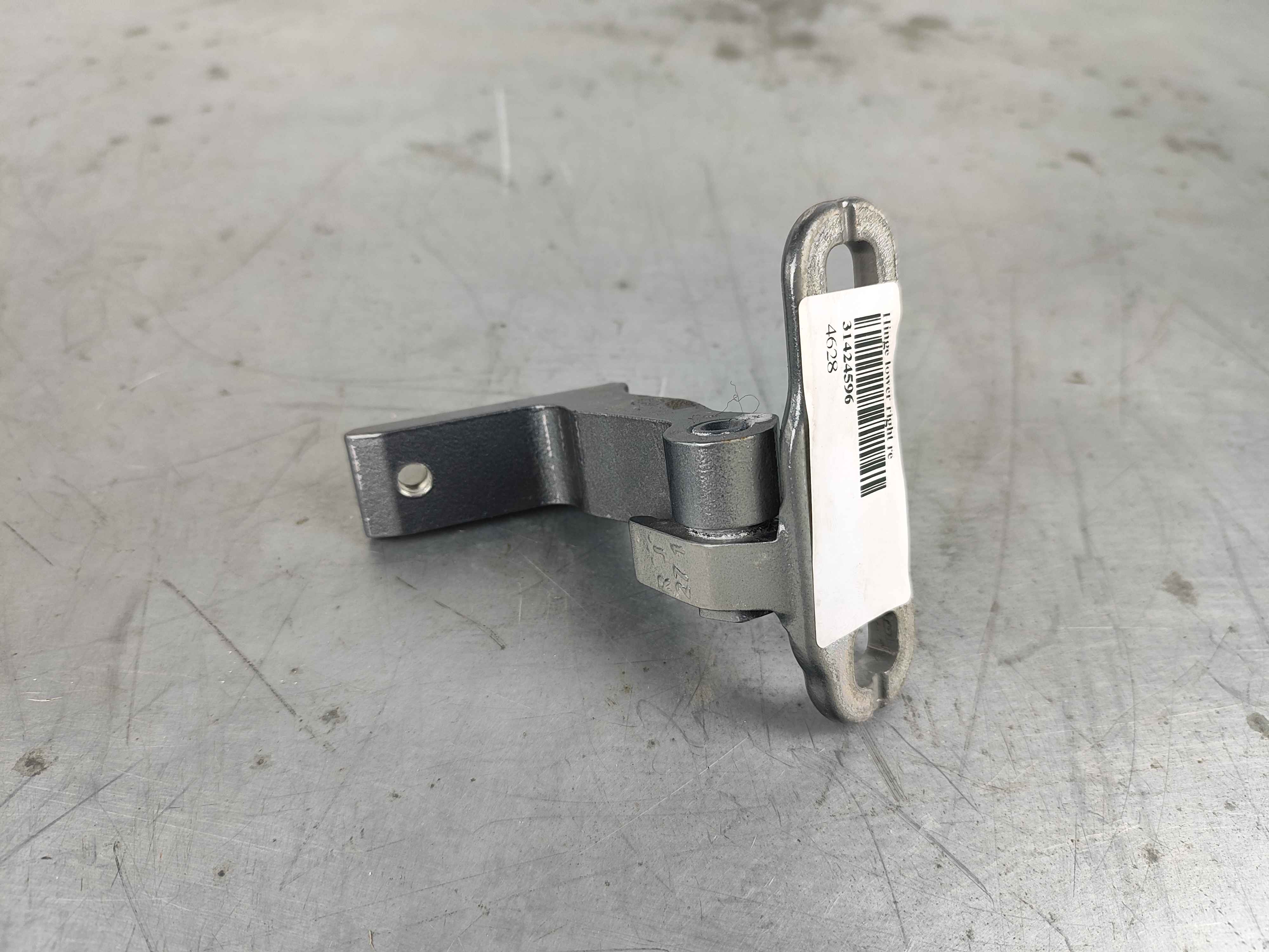 Hinge lower right rear