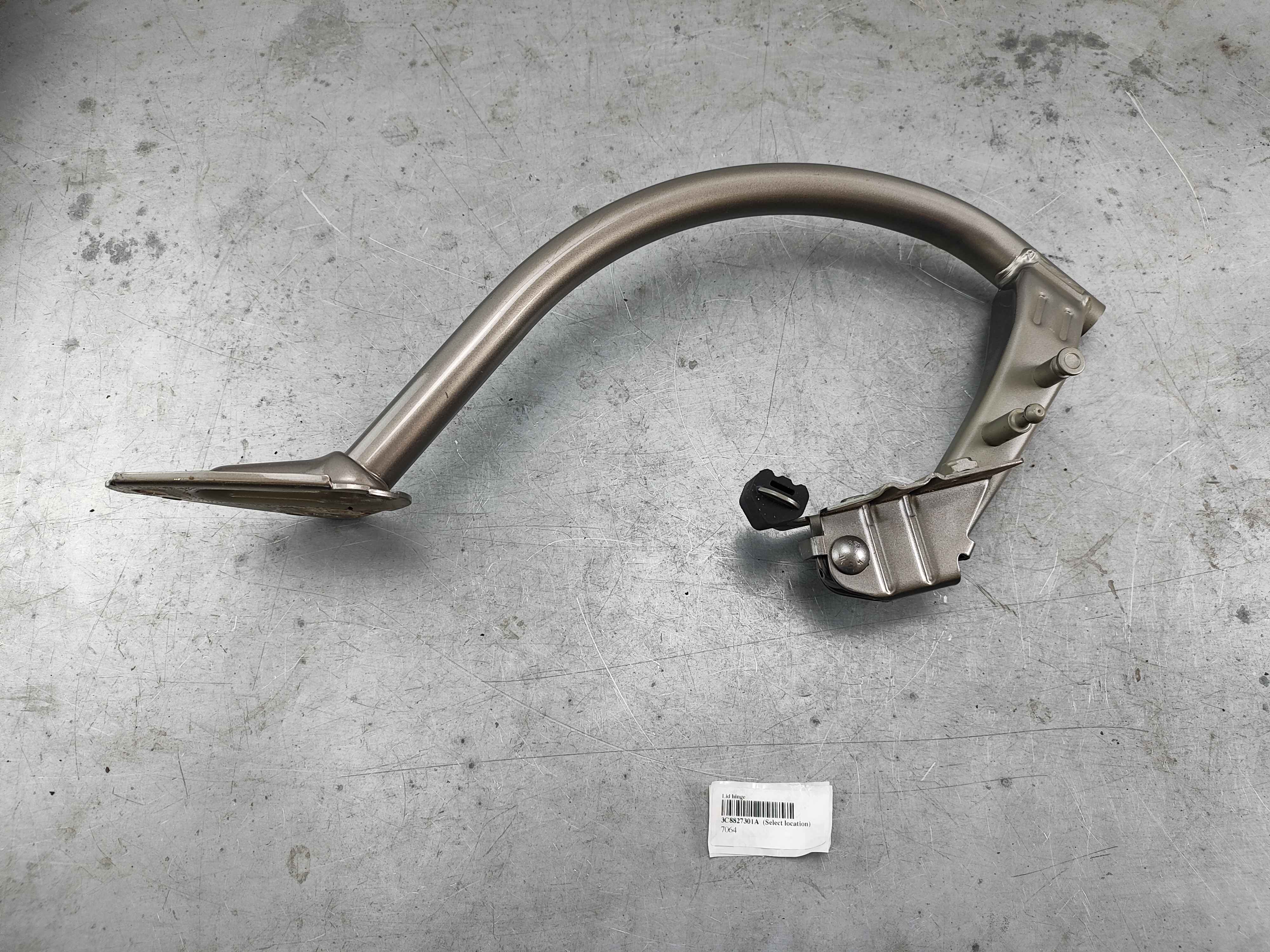 Lid hinge