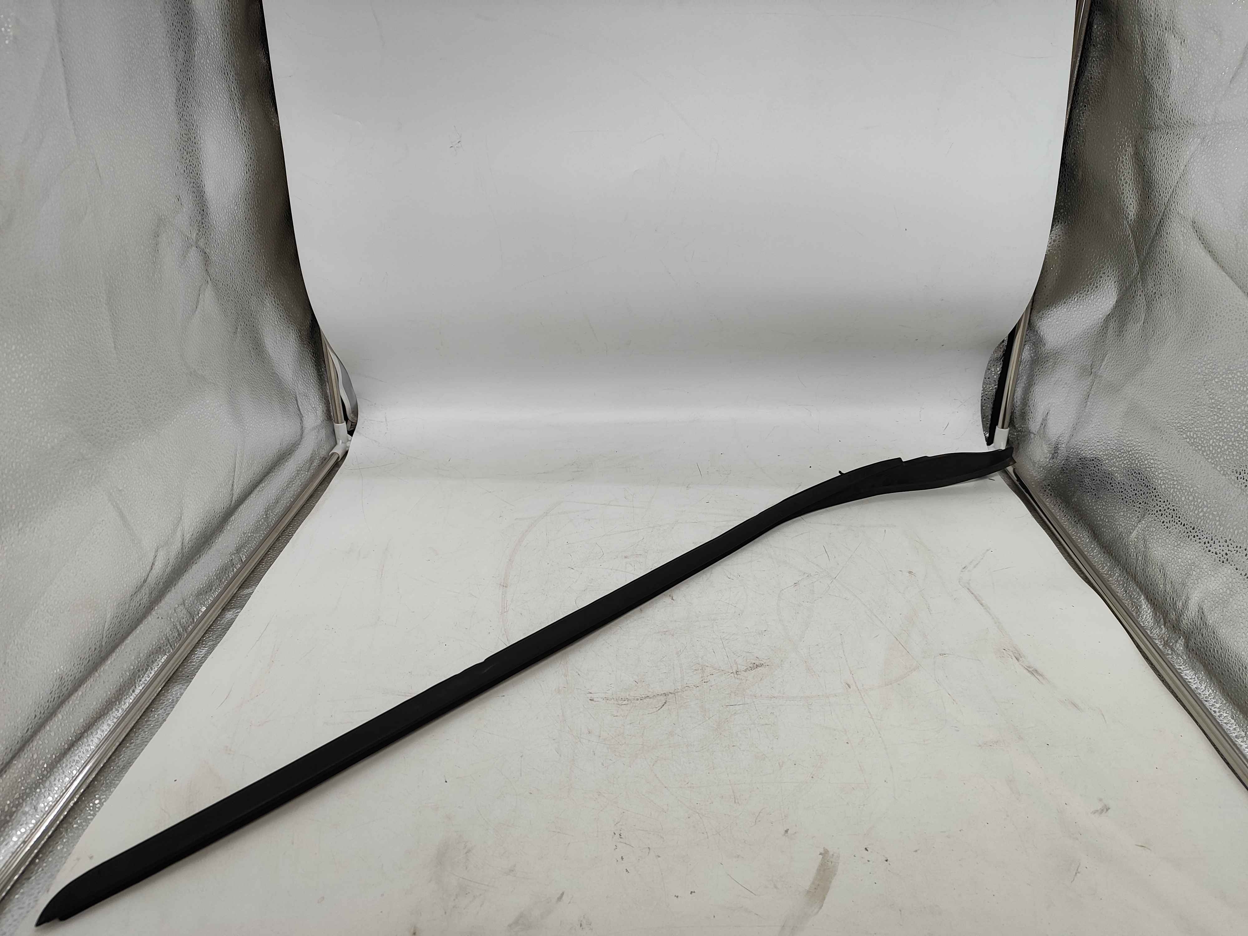 Trim moulding, left, A-pillar (XC60 (18-))