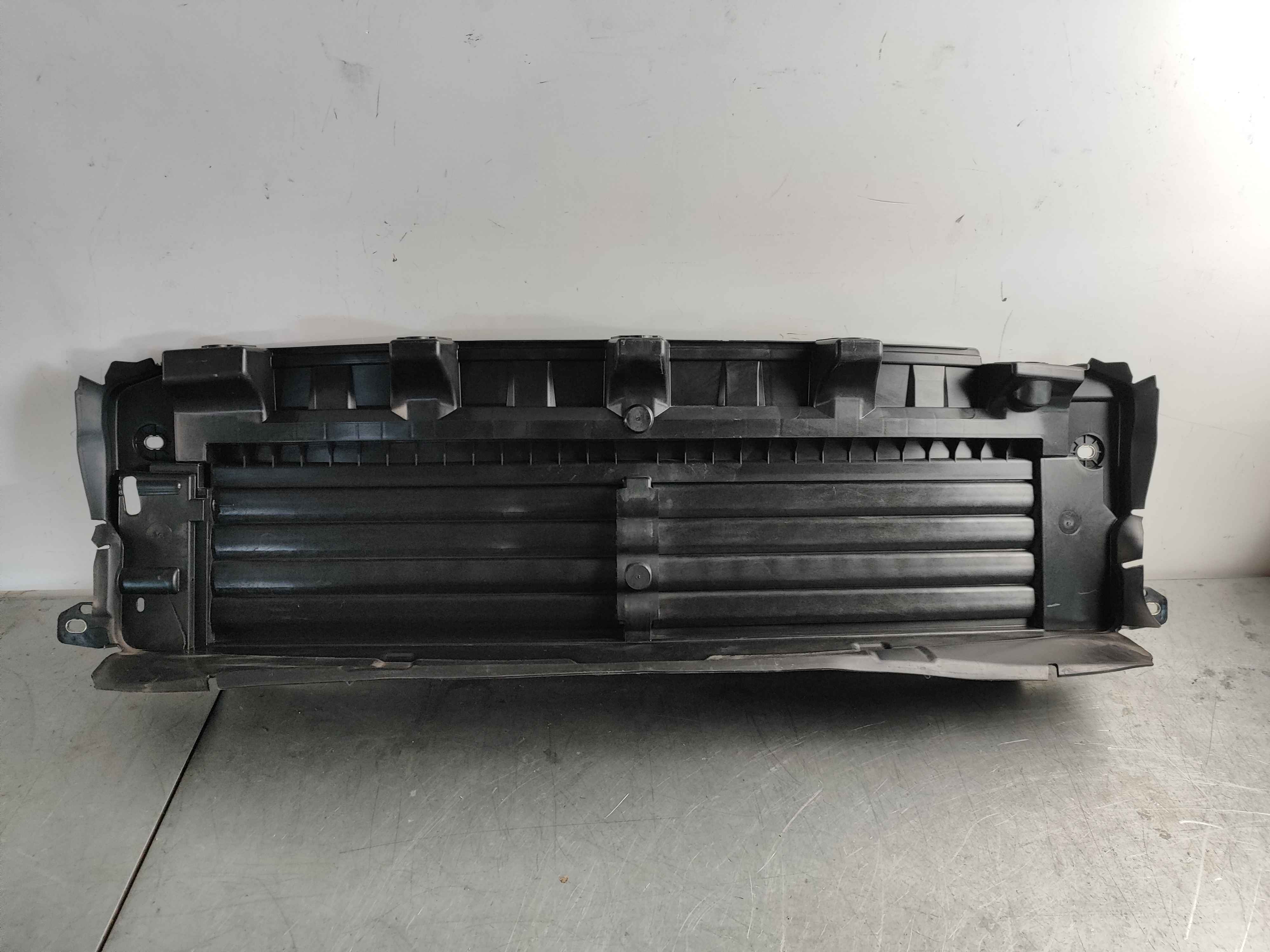 Cover, upper (C40)