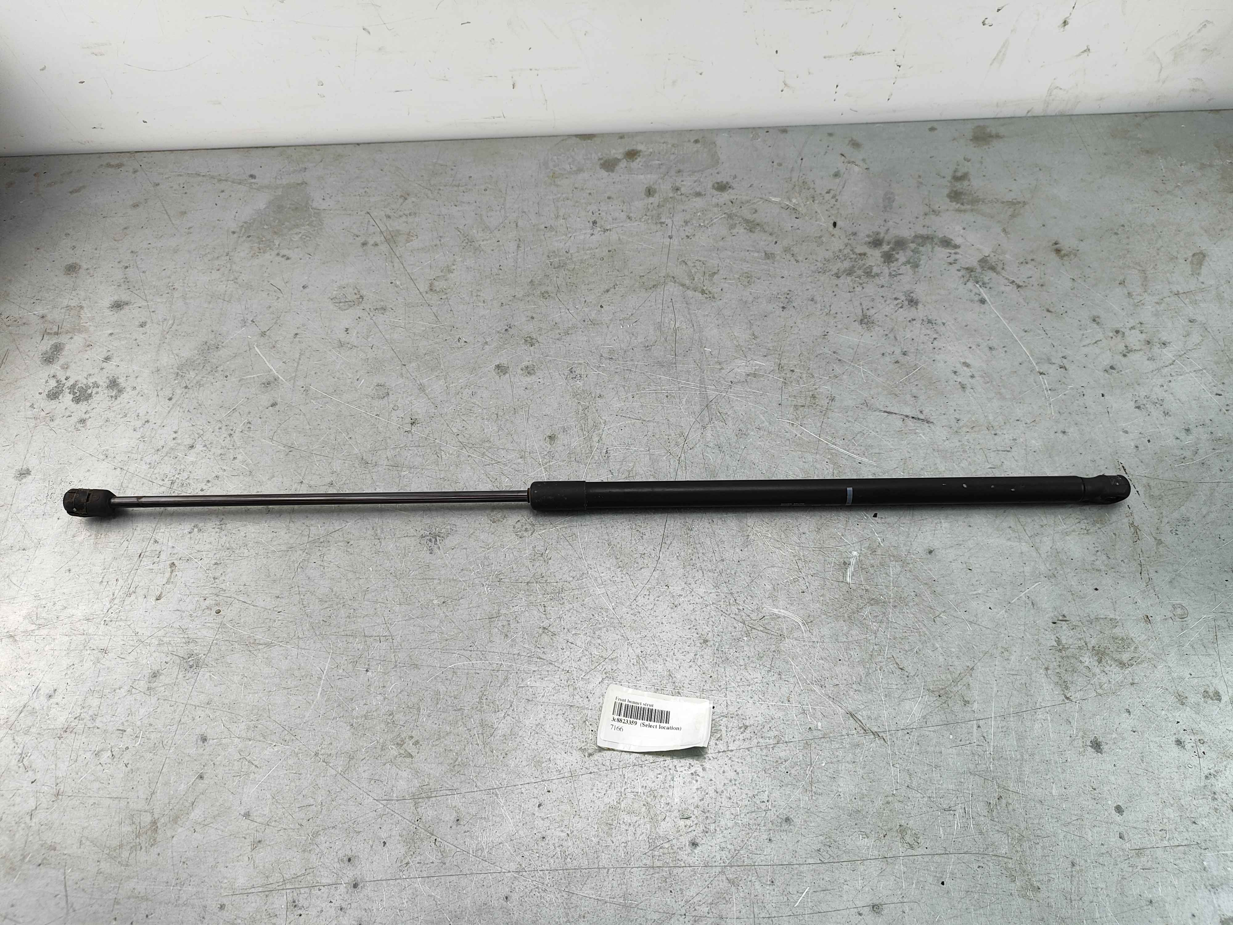 Front bonnet strut