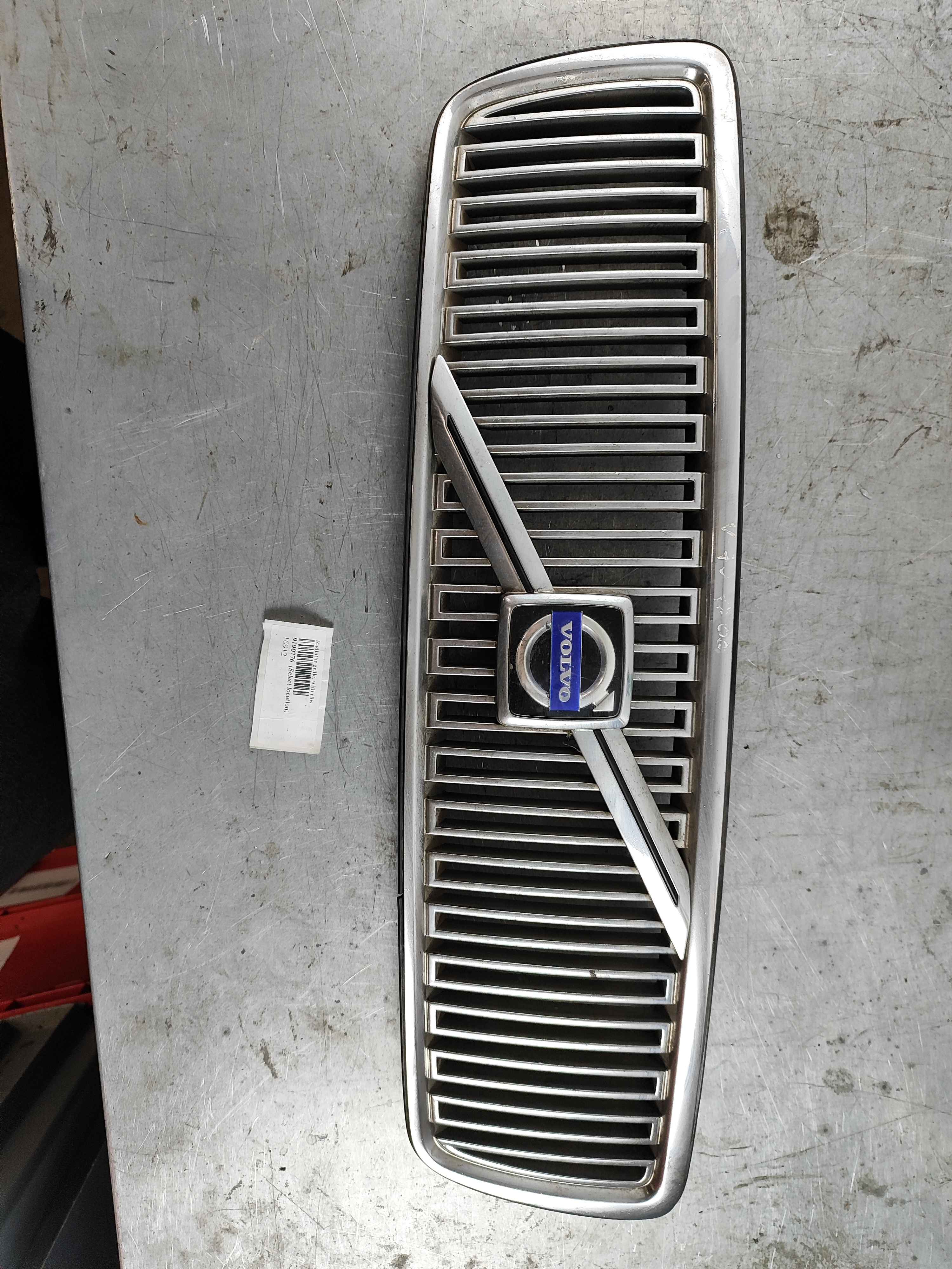Radiator grille, with ribs