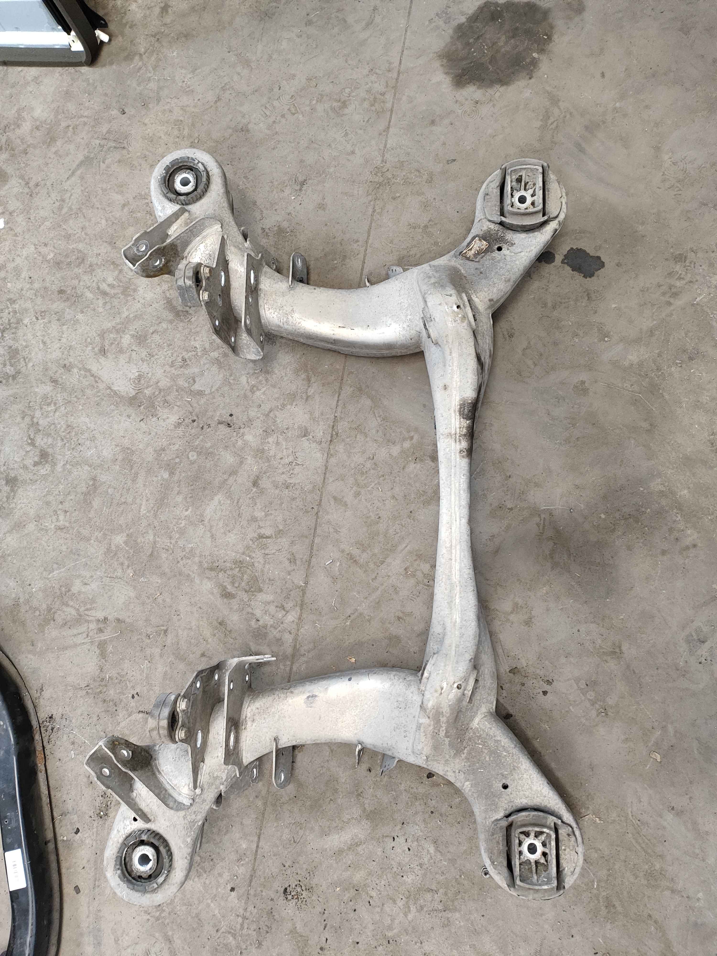 Axle Carrier | With Rubber Mounting