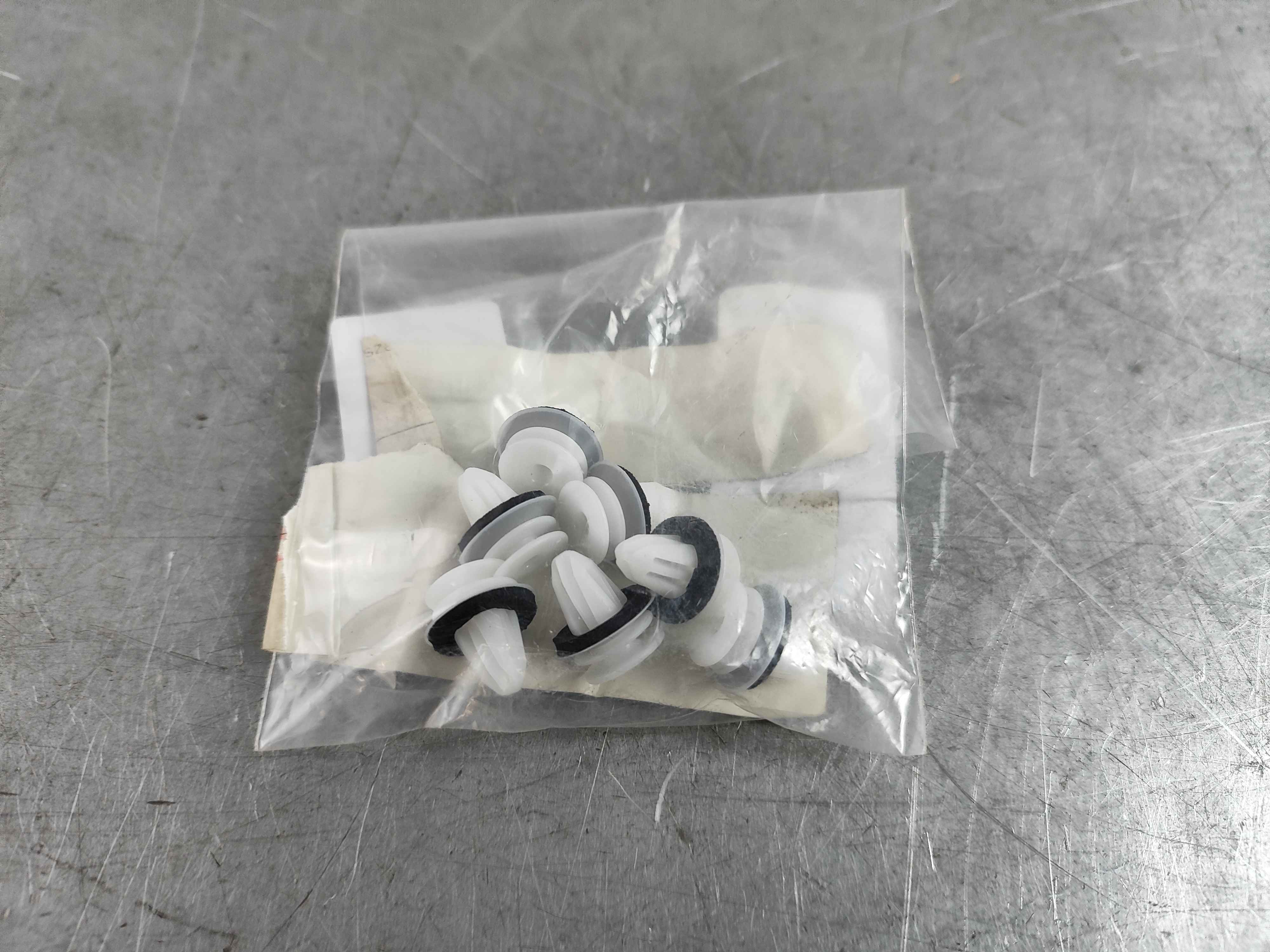 Cover Clip | Paneling Mounting, Left