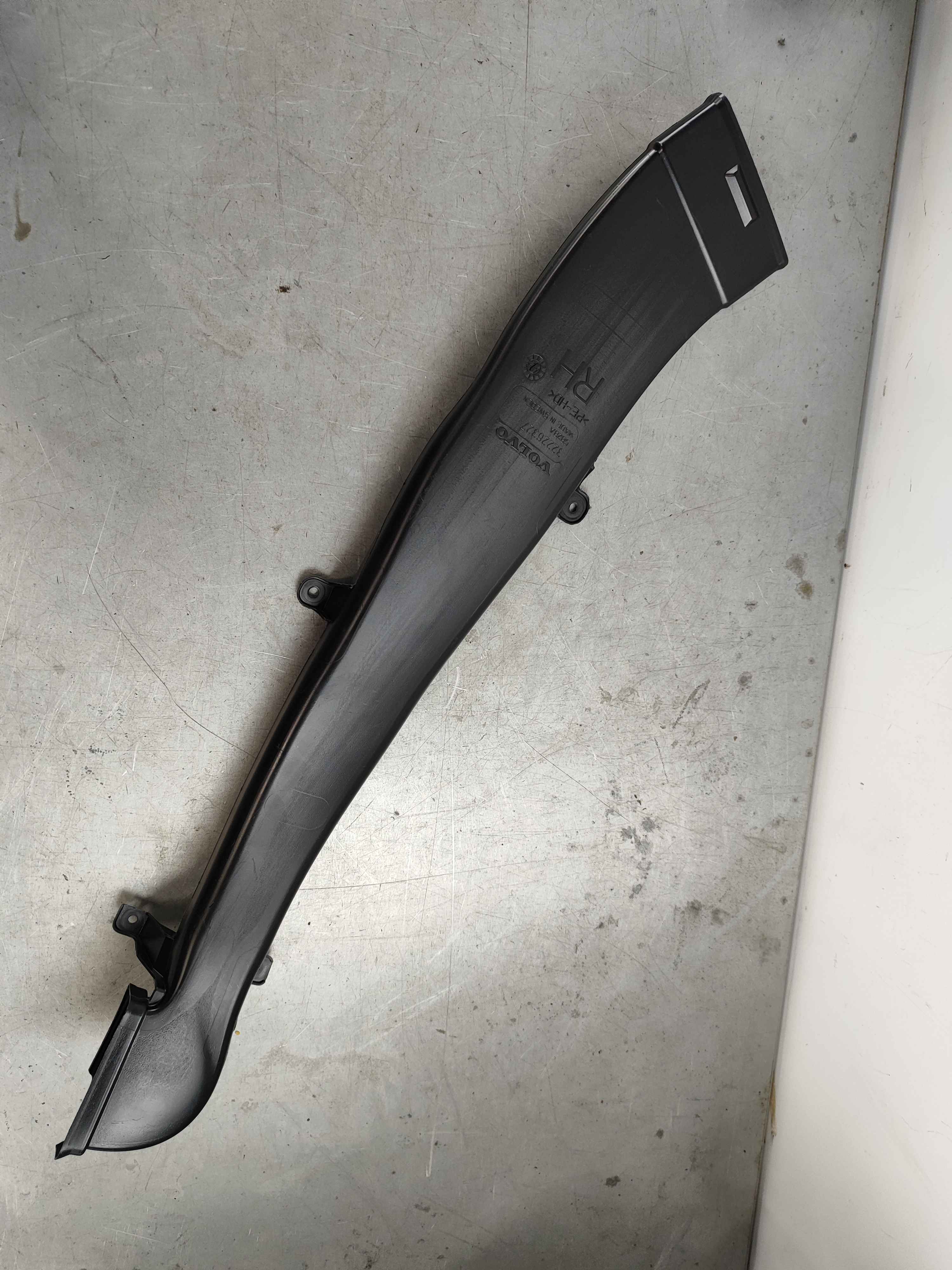 Air duct, B-pillar, Right upper (XC60 (18-))