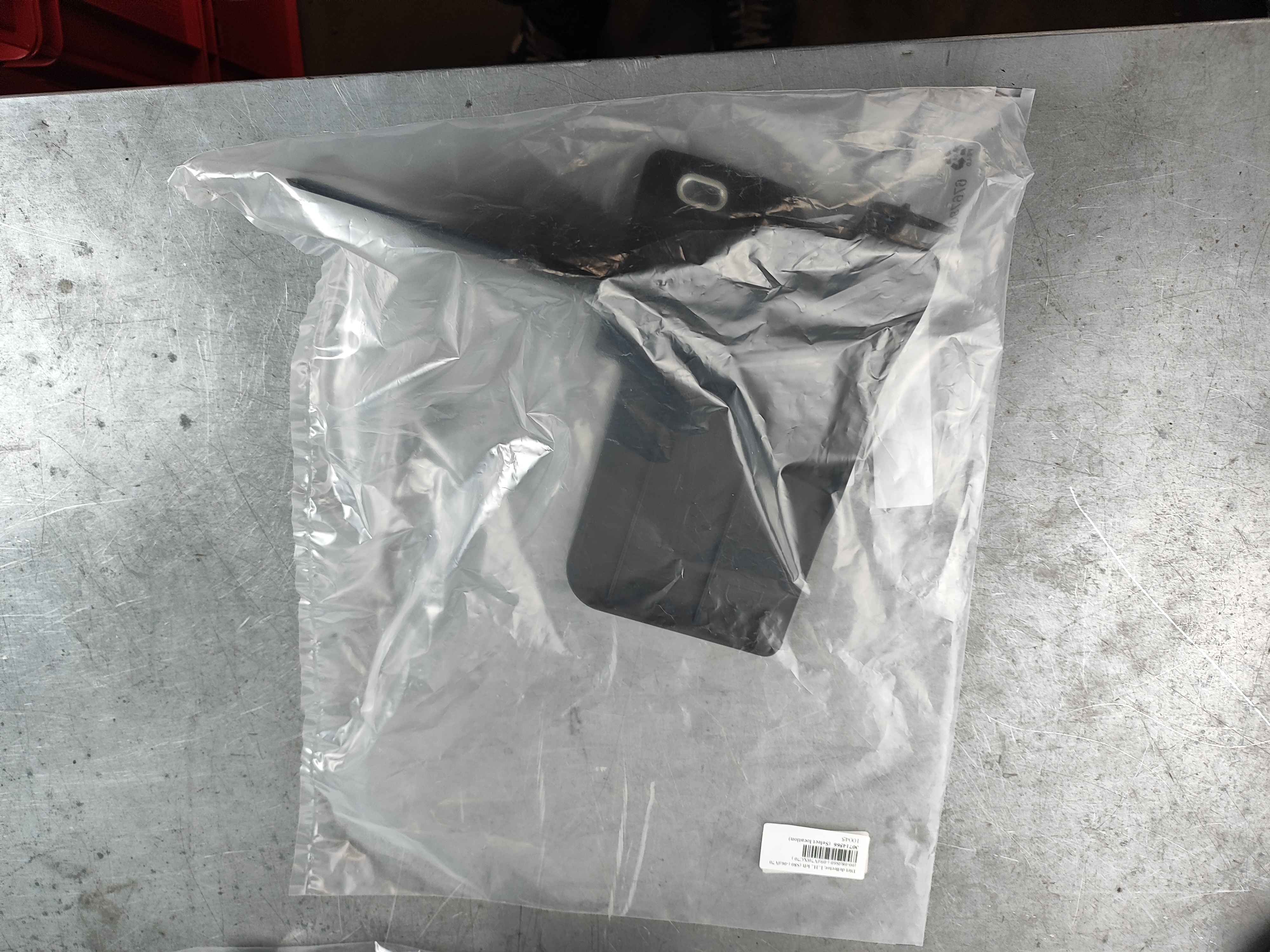 Dirt deflector, L.H., left (S80 (-06)|V70 (00-08)|S60 (-09)|V70|XC70 )