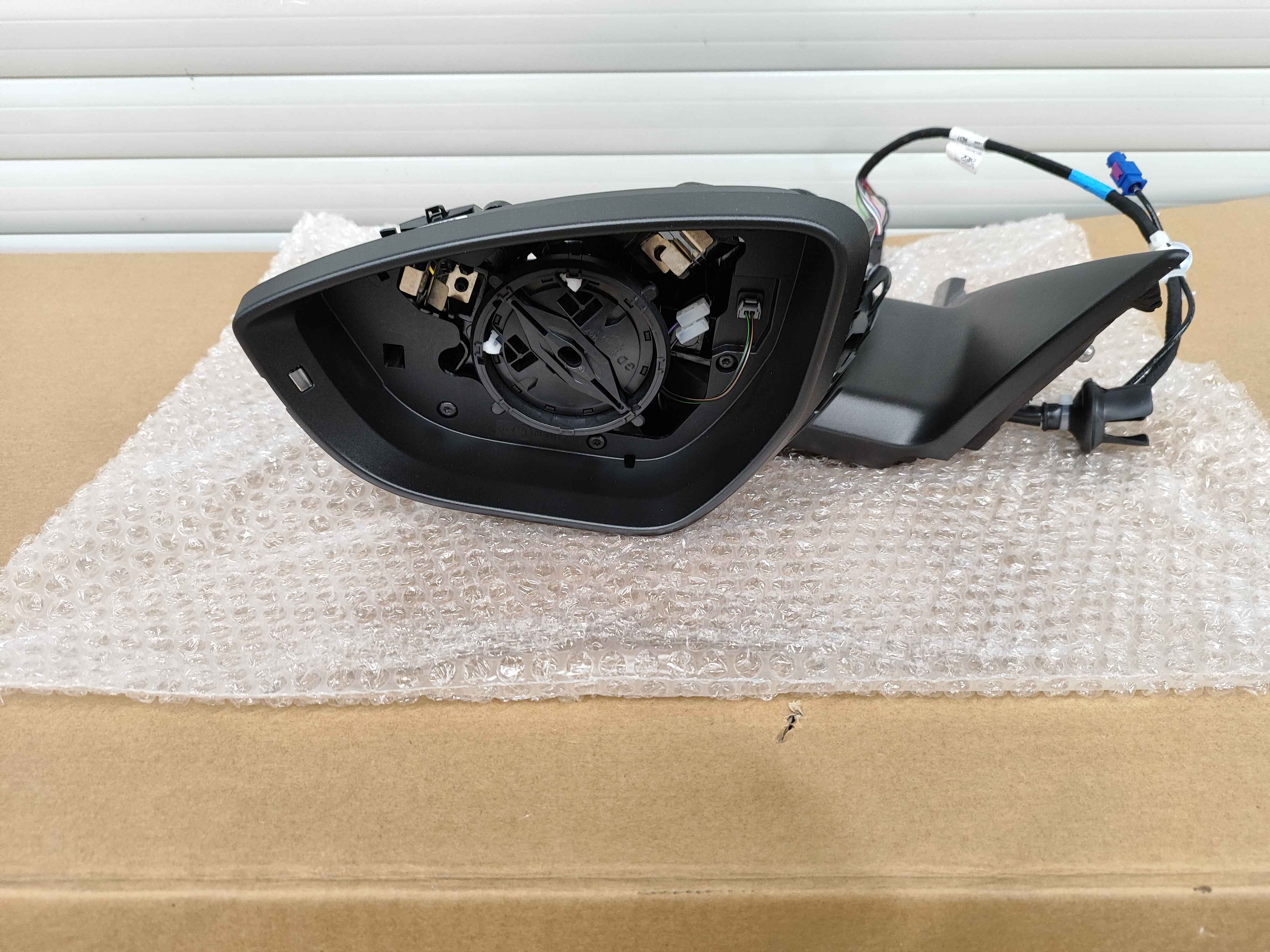 Rear view mirror mounting with elec. adjuster unit black high gloss