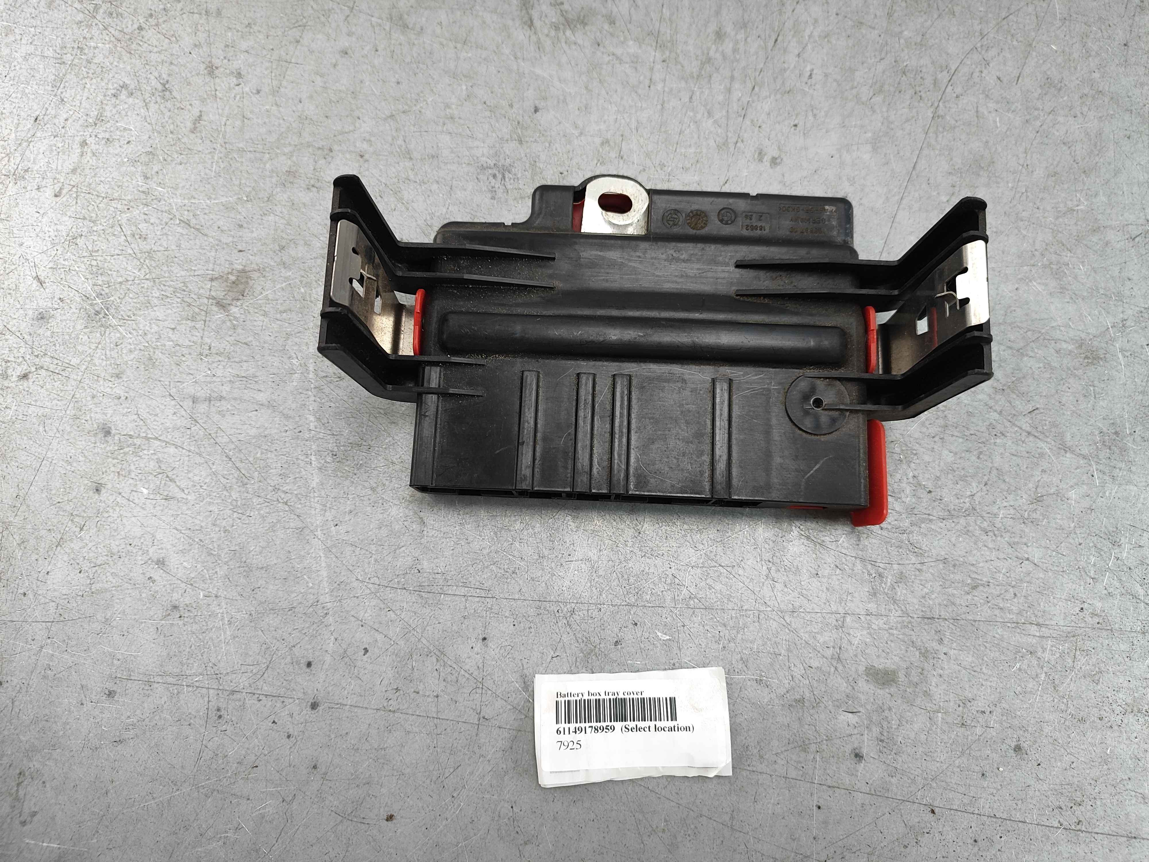 Battery box tray cover