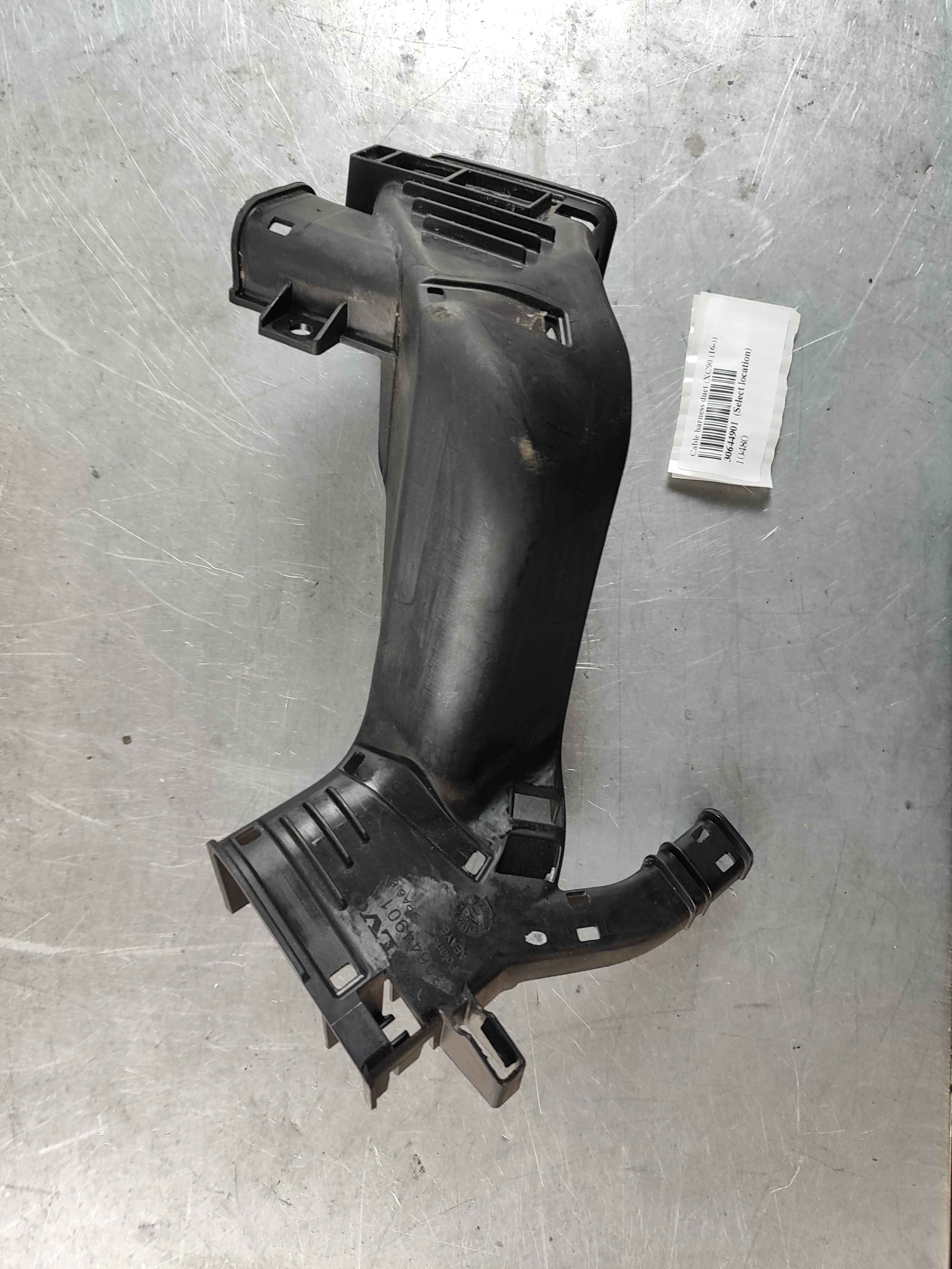 Cable harness duct (XC90 (16-))