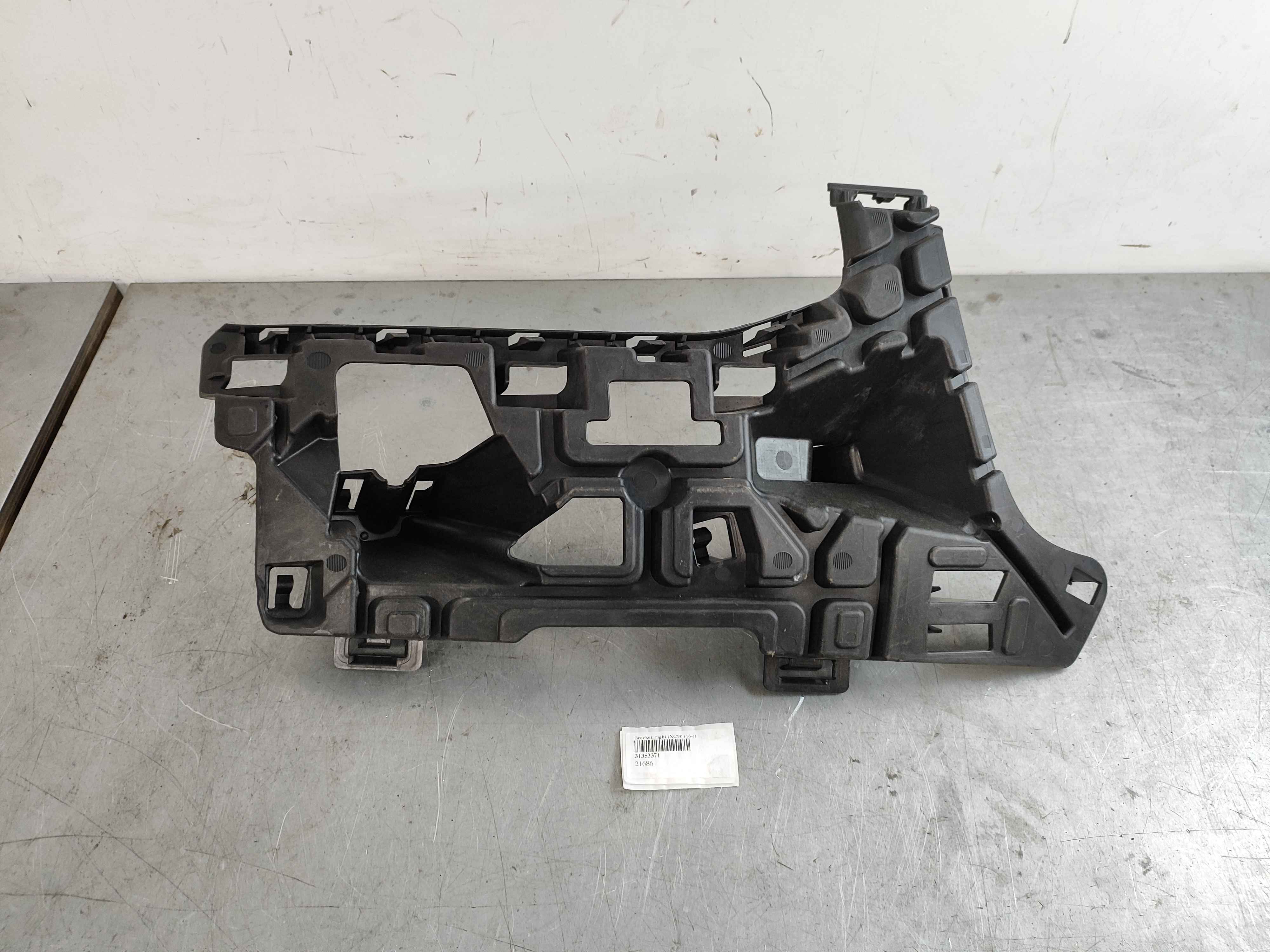 Bracket, right (XC90 (16-))