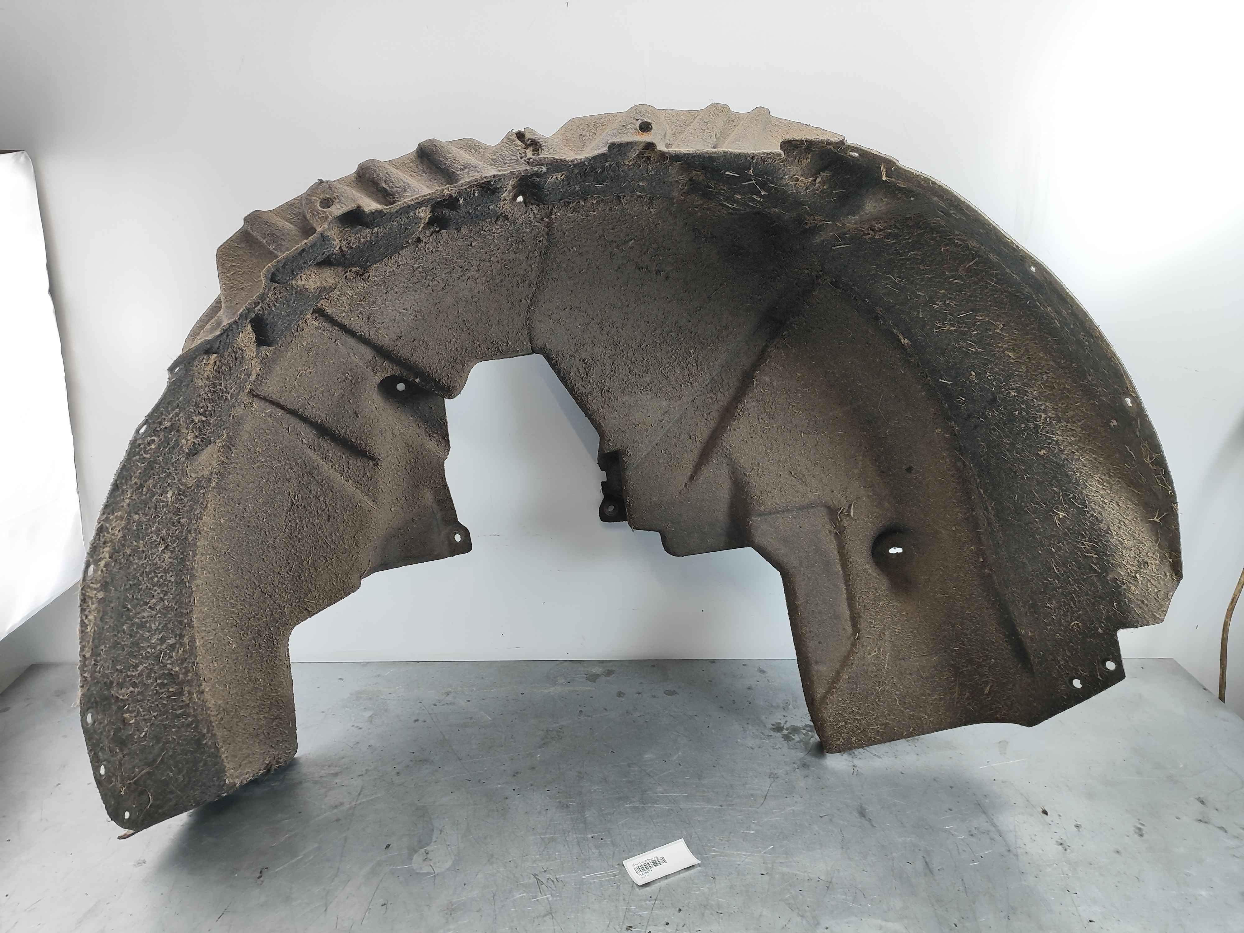 Wheel arch liner right rear