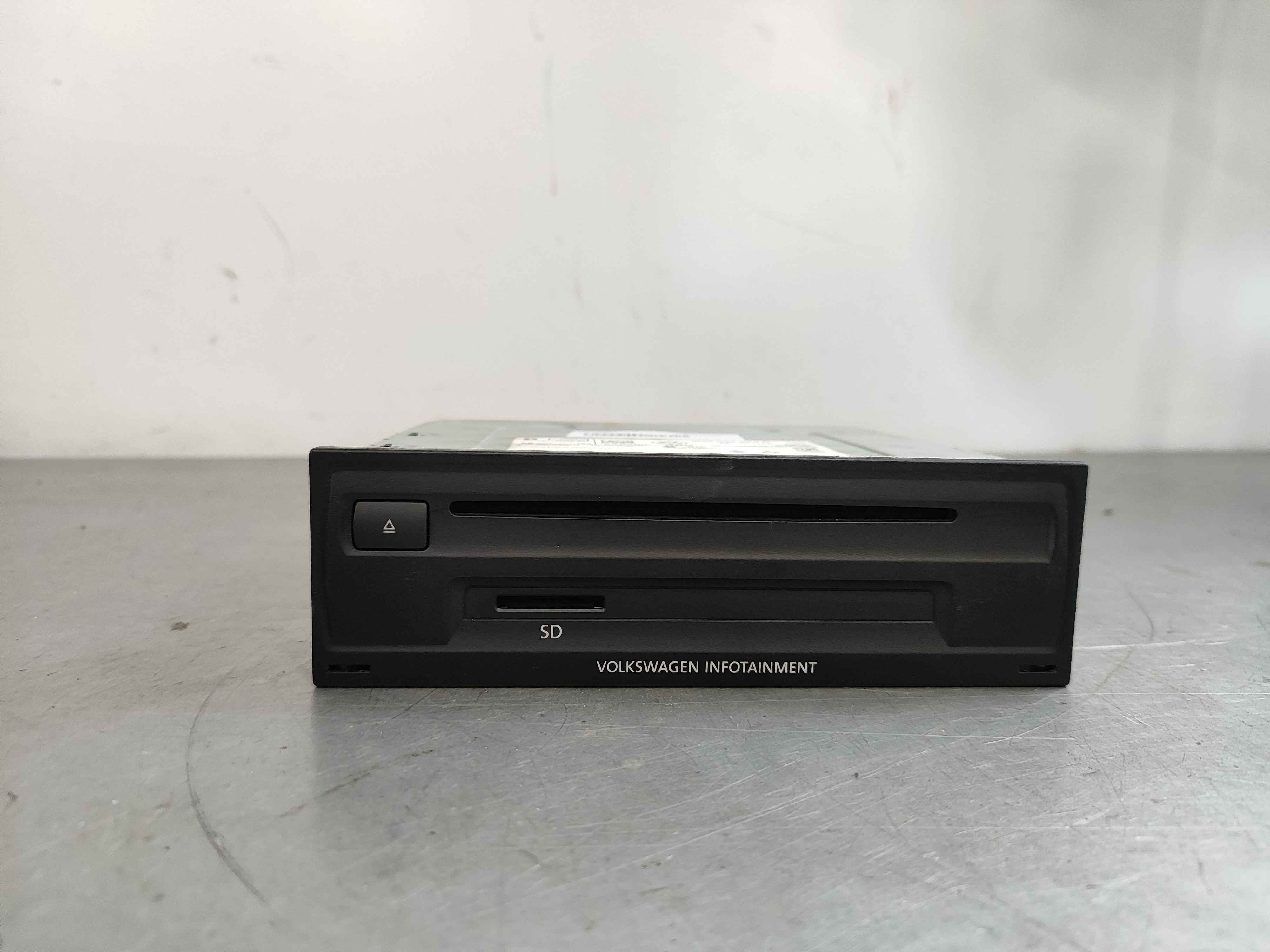 Control unit for information electronics with radio, bluetooth and sd|cd drive