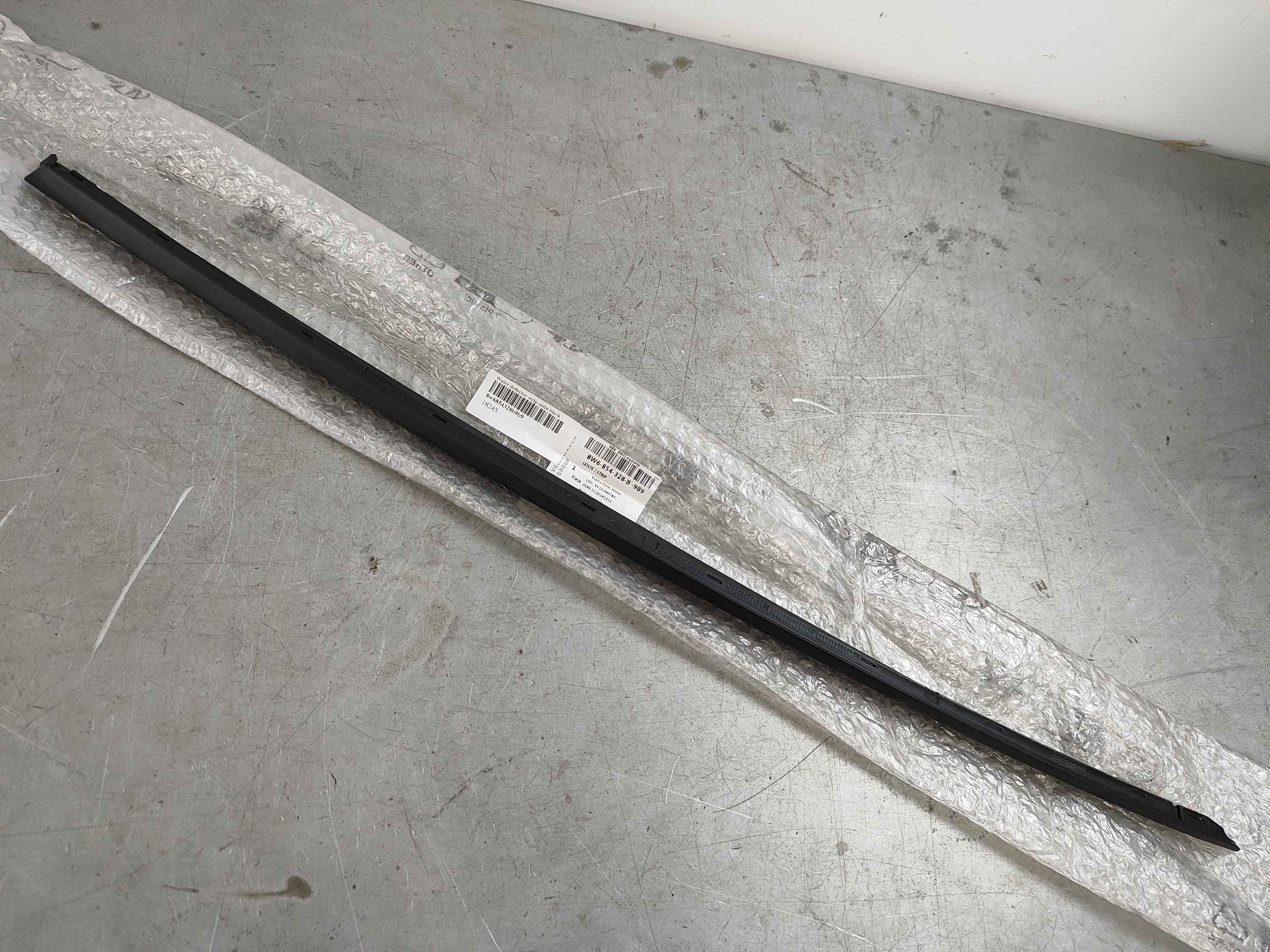 Water deflector strip satin black