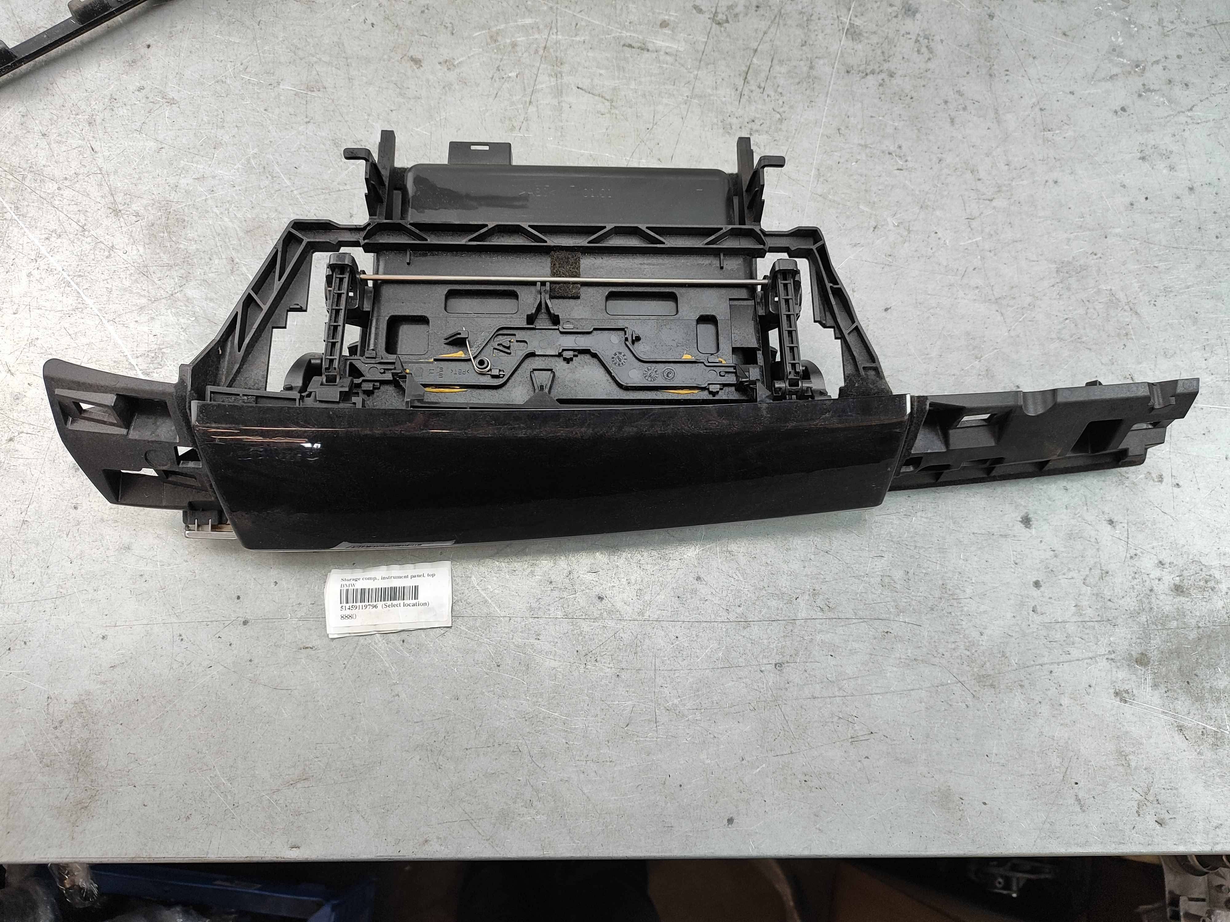 Storage comp., instrument panel, top BMW