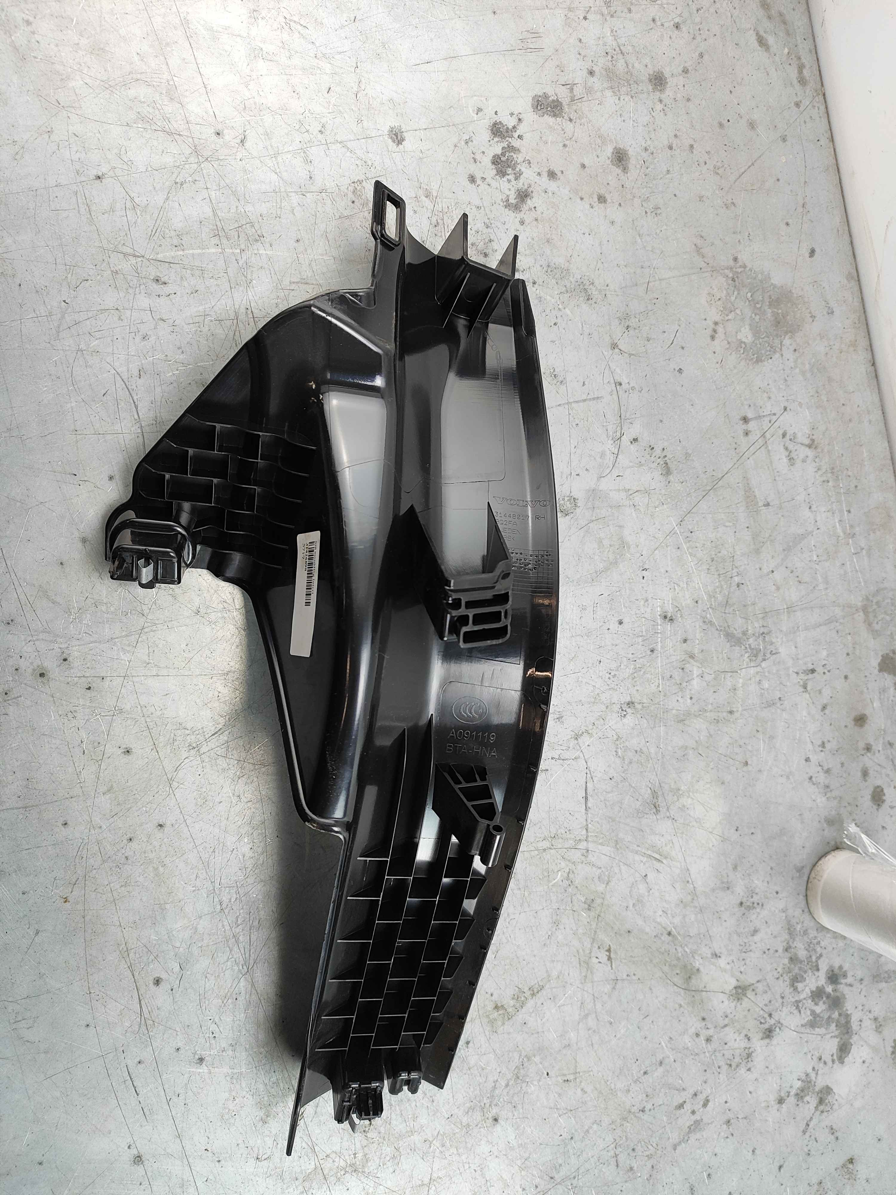 Sill moulding Interior code: RXXX. right rear