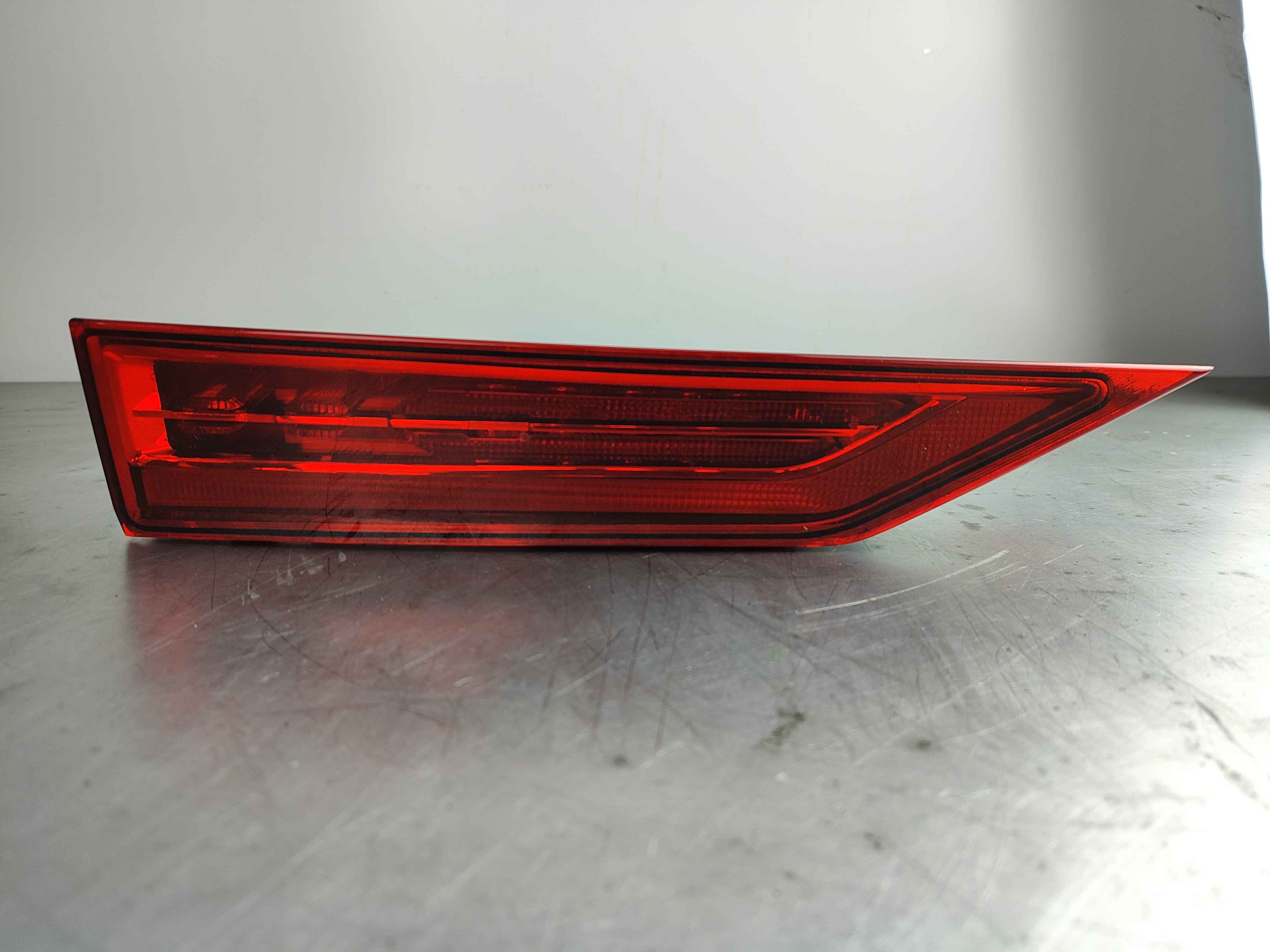 Lamp body left Variant code: C101 and XE0D