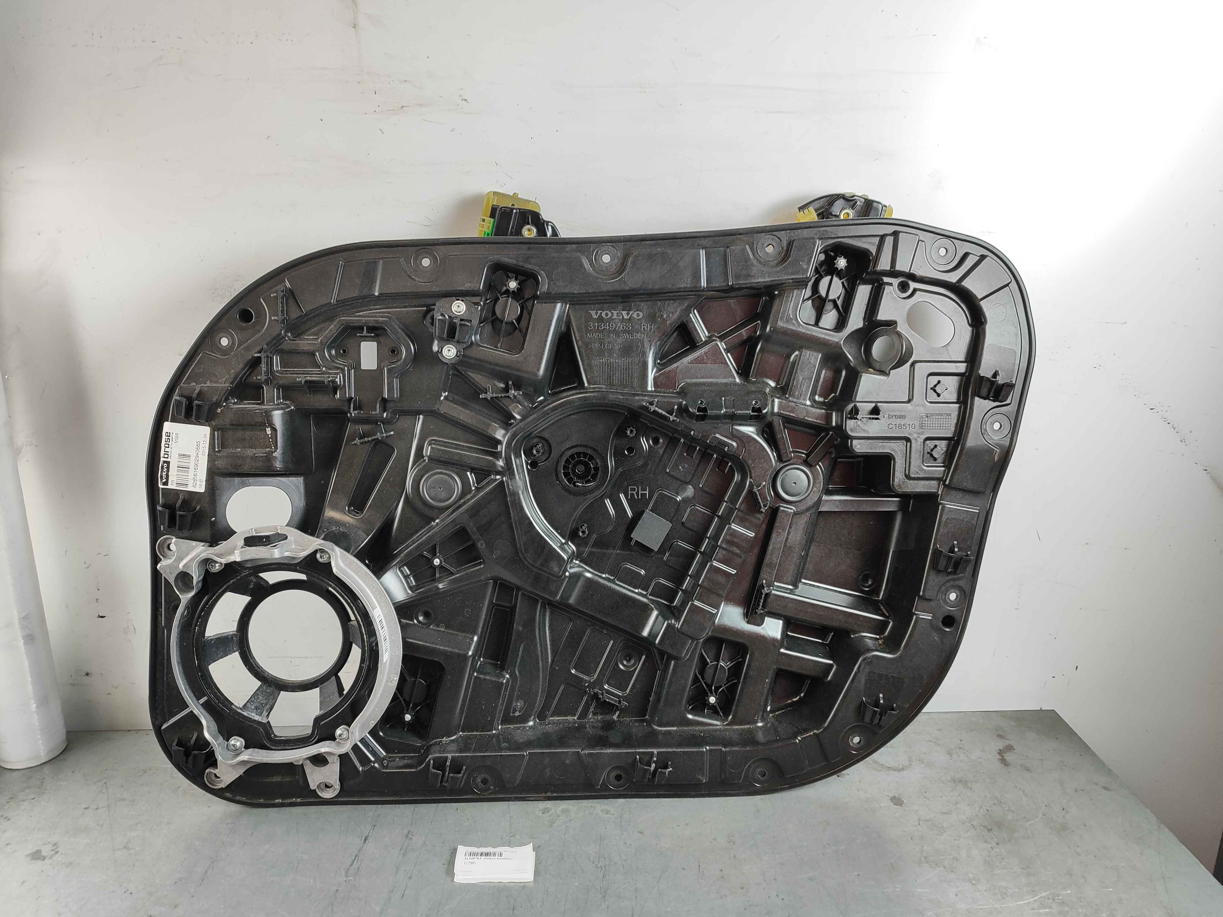 Retainer, right front (XC90 (16-))