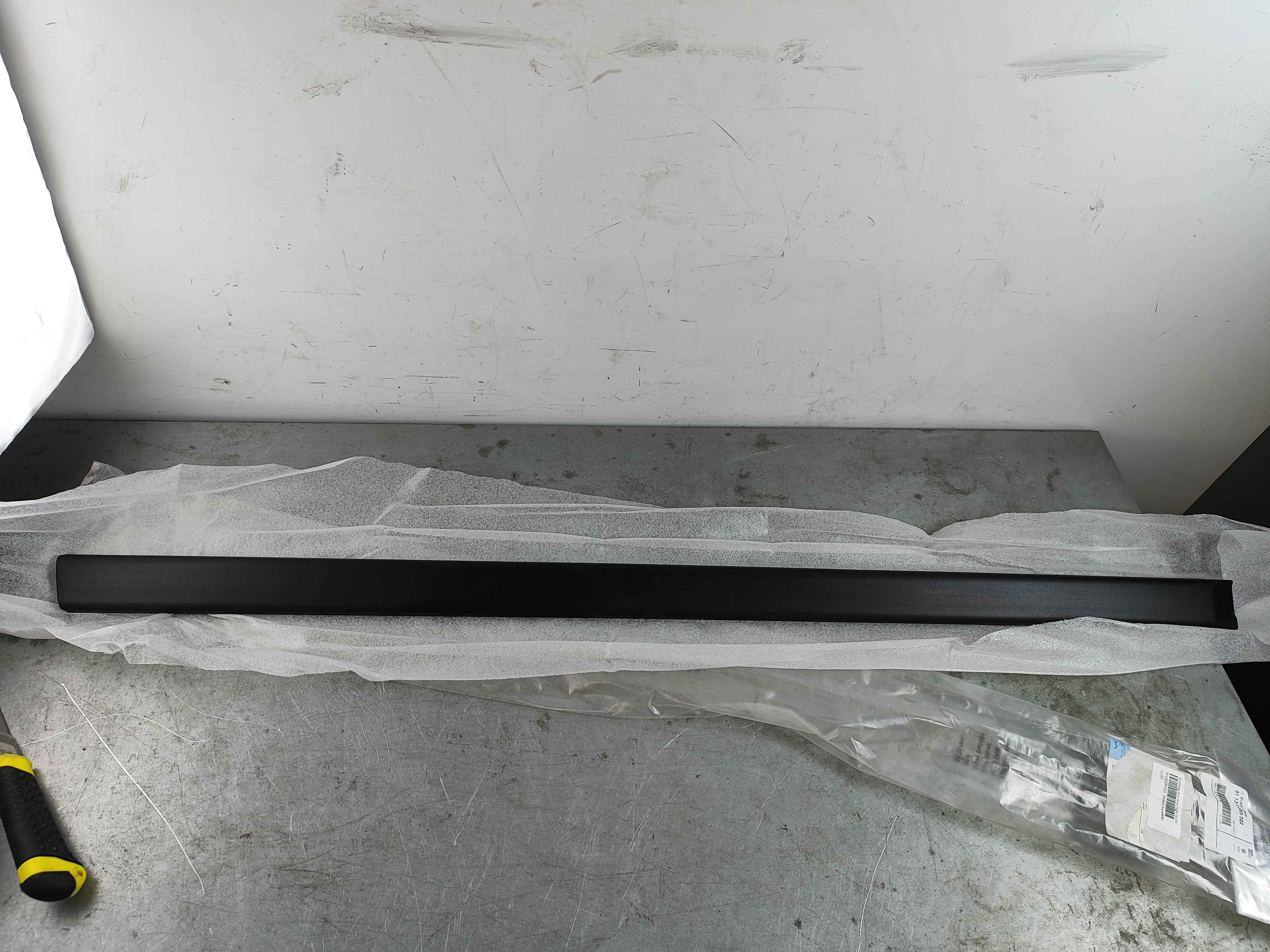 Moulding door front right BMW
