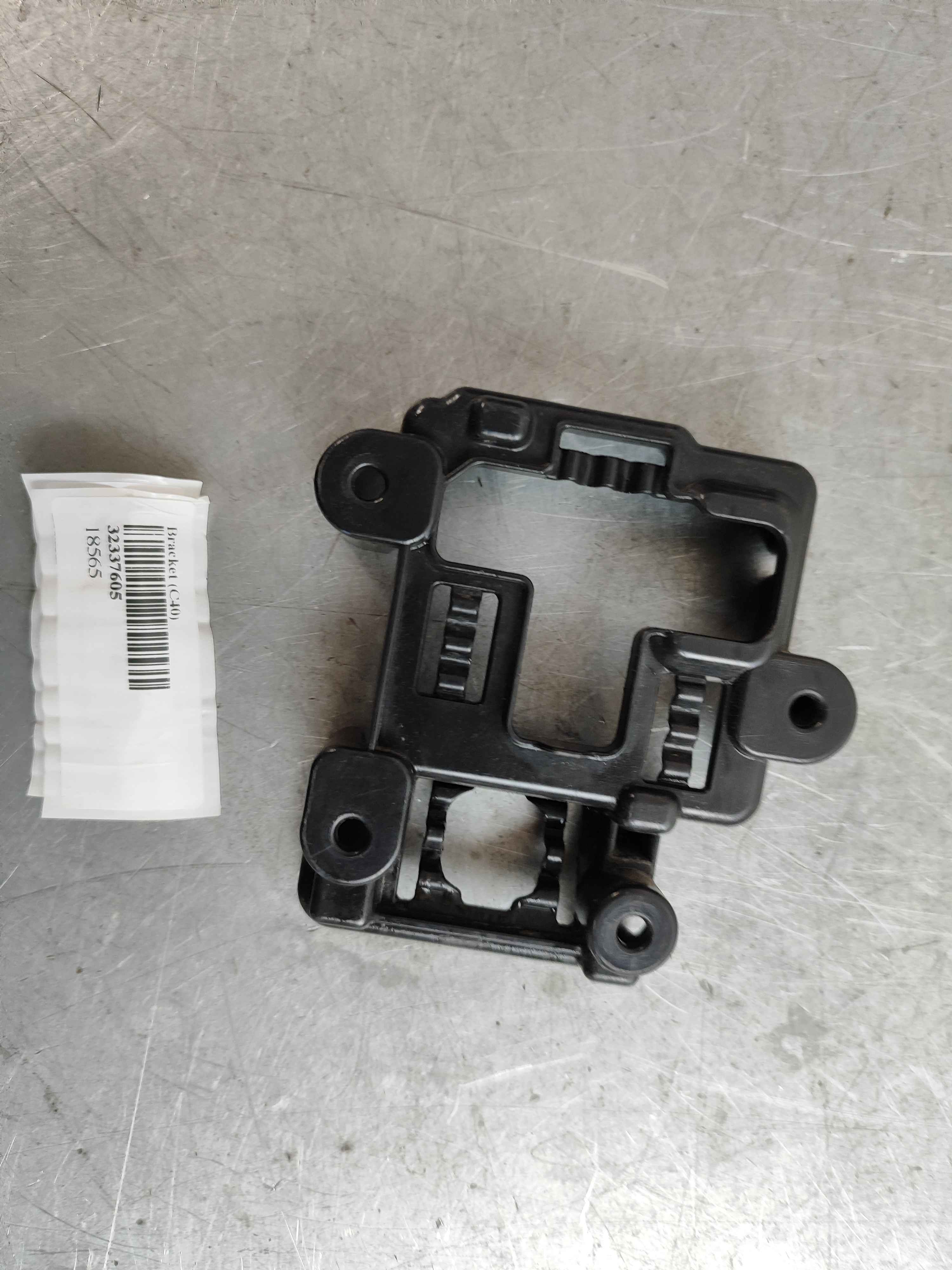 Bracket (C40)