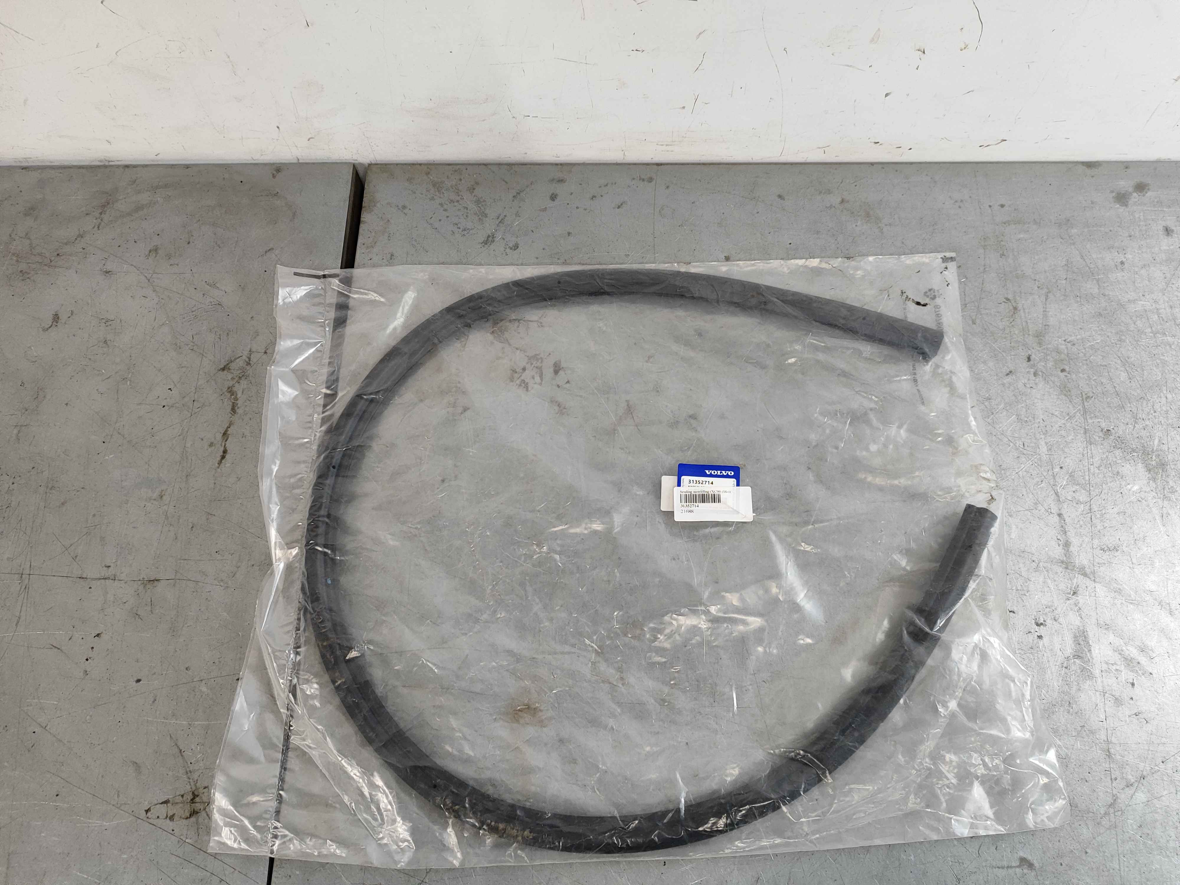 Sealing moulding (XC90 (16-))
