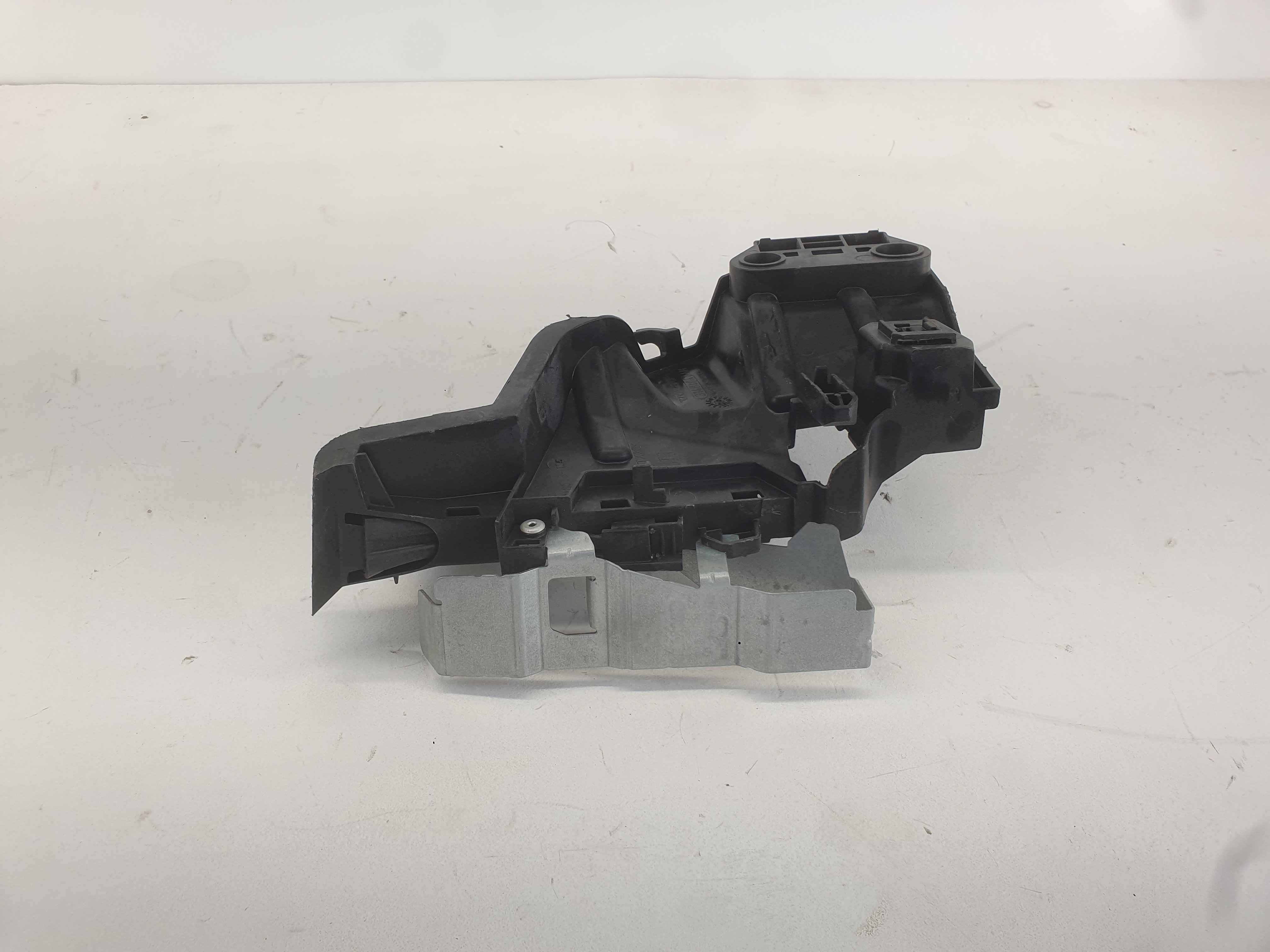 Bracket, left front (XC90 (16-))