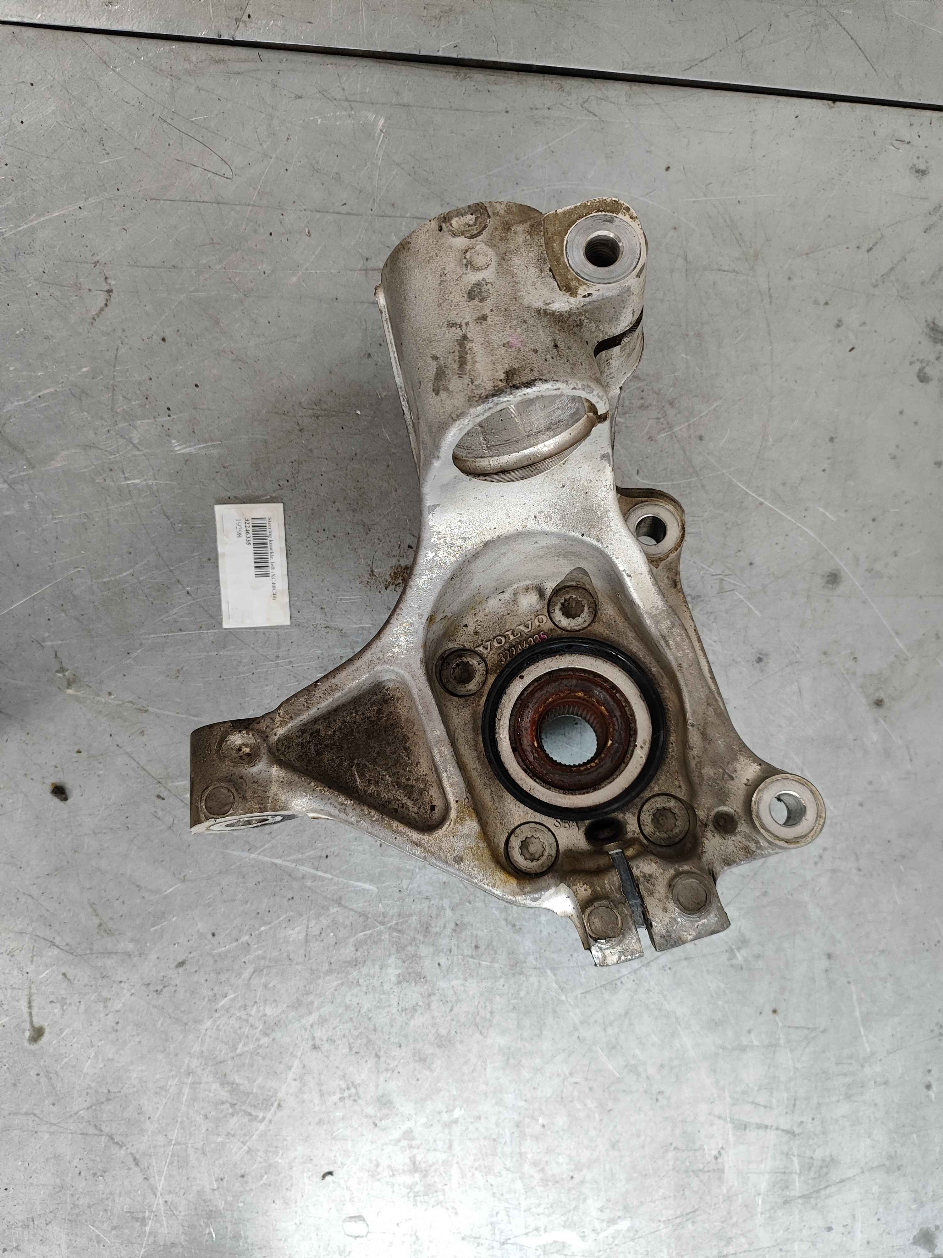 Steering knuckle, left (XC40|C40)