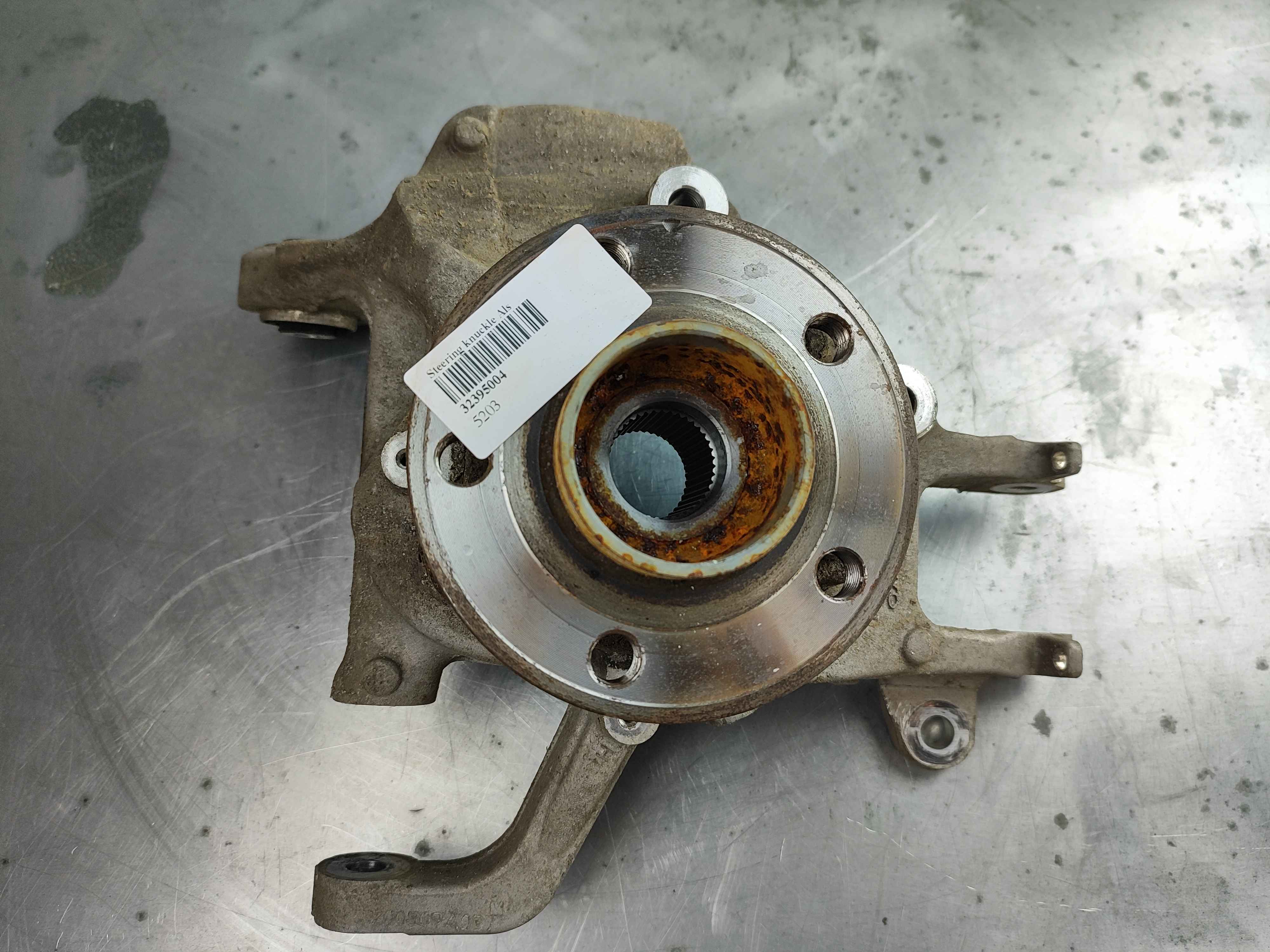Steering knuckle Also order 1 pcs 30640964 left