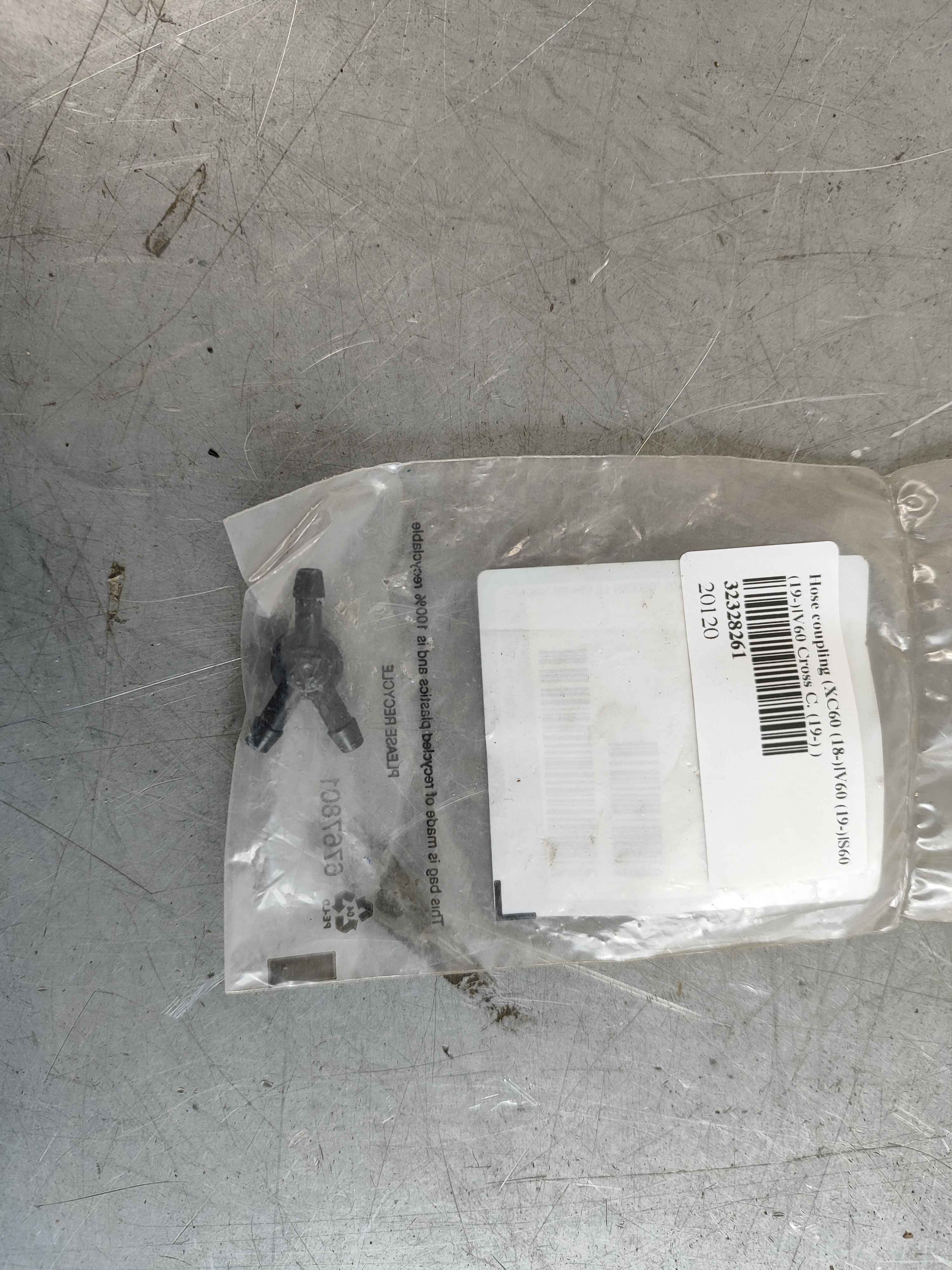 Hose coupling (XC60 (18-)|V60 (19-)|S60 (19-)|V60 Cross C. (19-) )