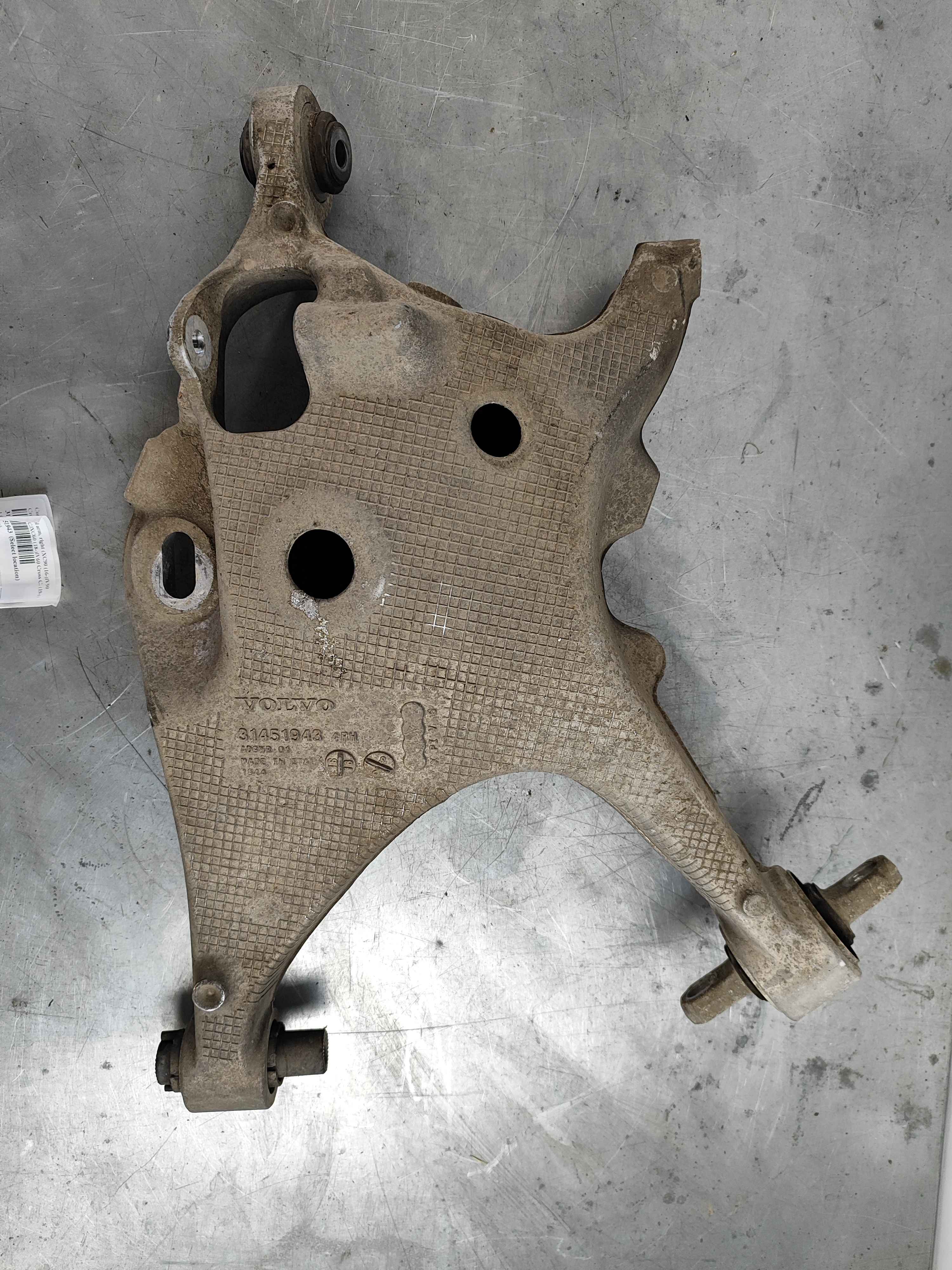 Control arm, right (XC90 (16-)|V90 Cross C.|XC60 (18-)|V60 Cross C. (19-) )