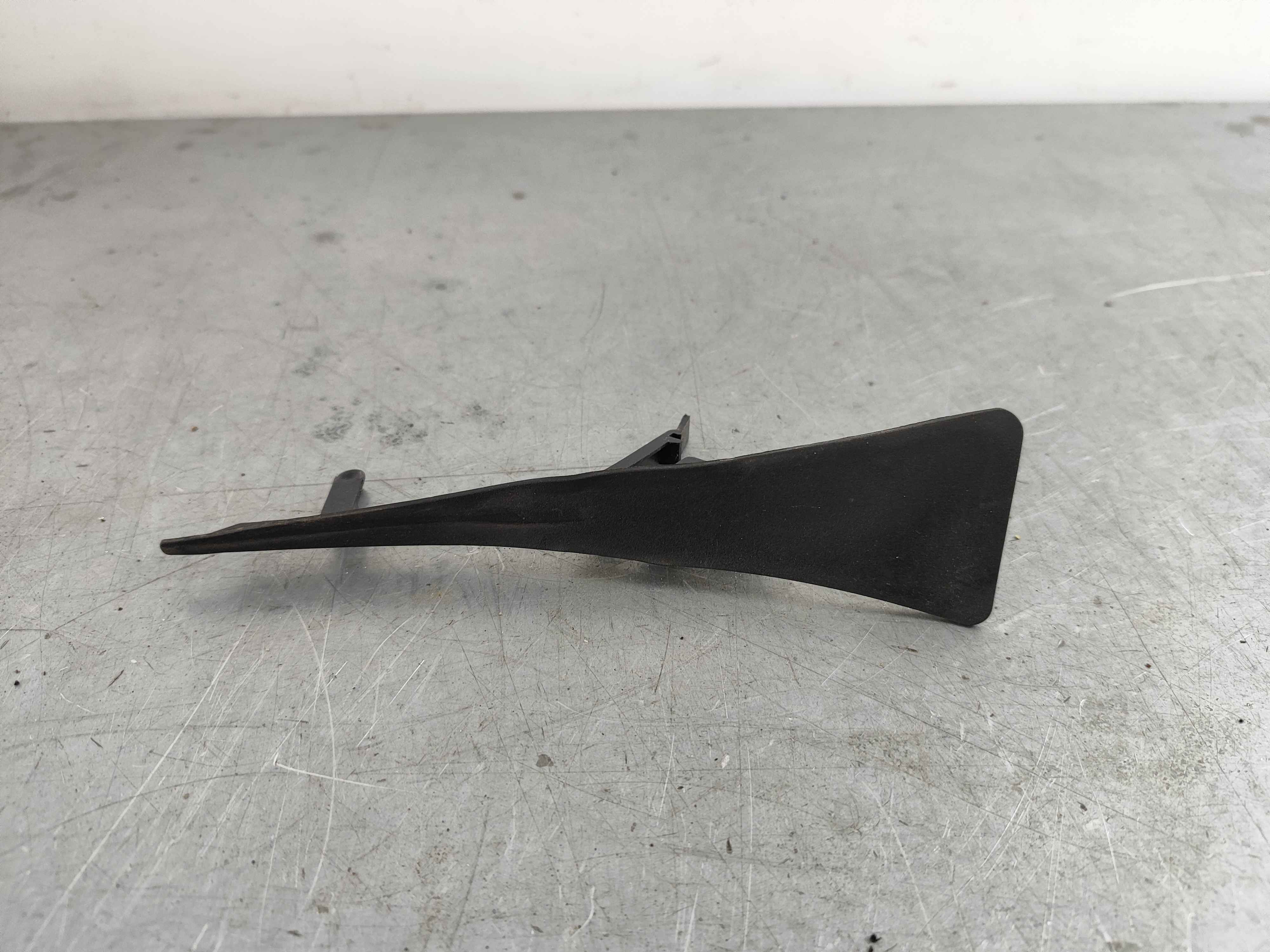 Fender filler, left (XC60 (18-))