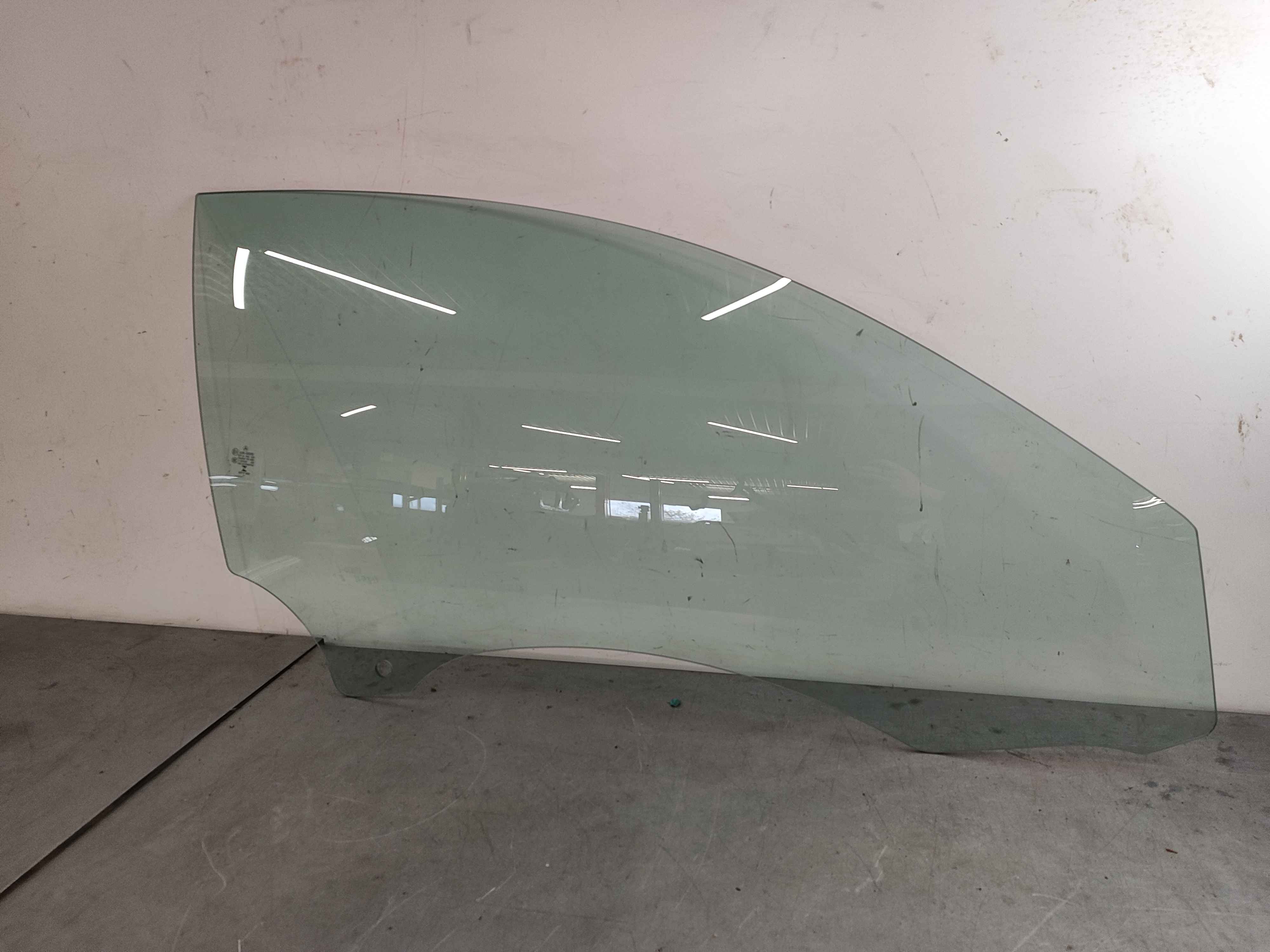 Side Window Pane | Right Door