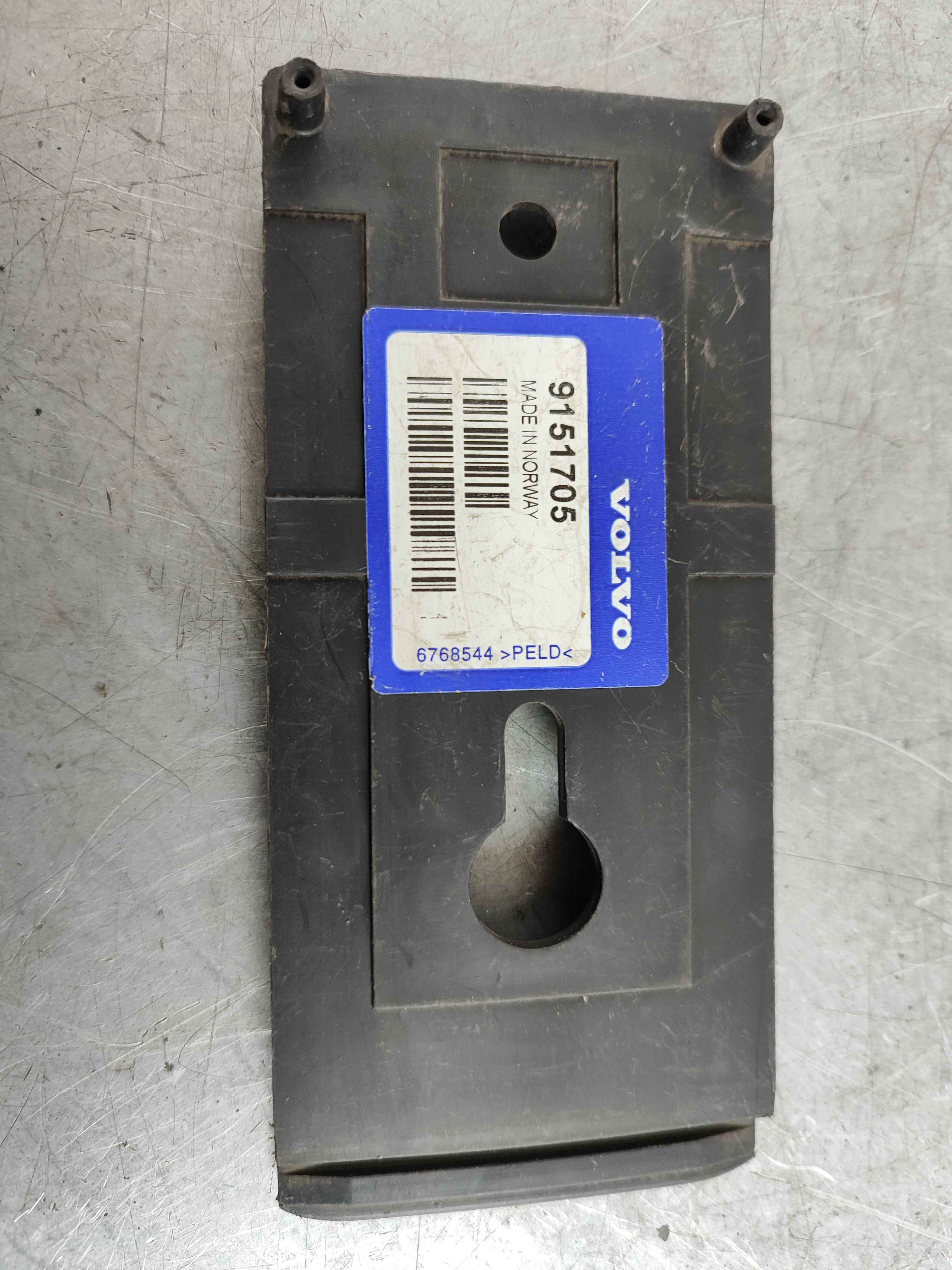 Cover, column D, left BMW