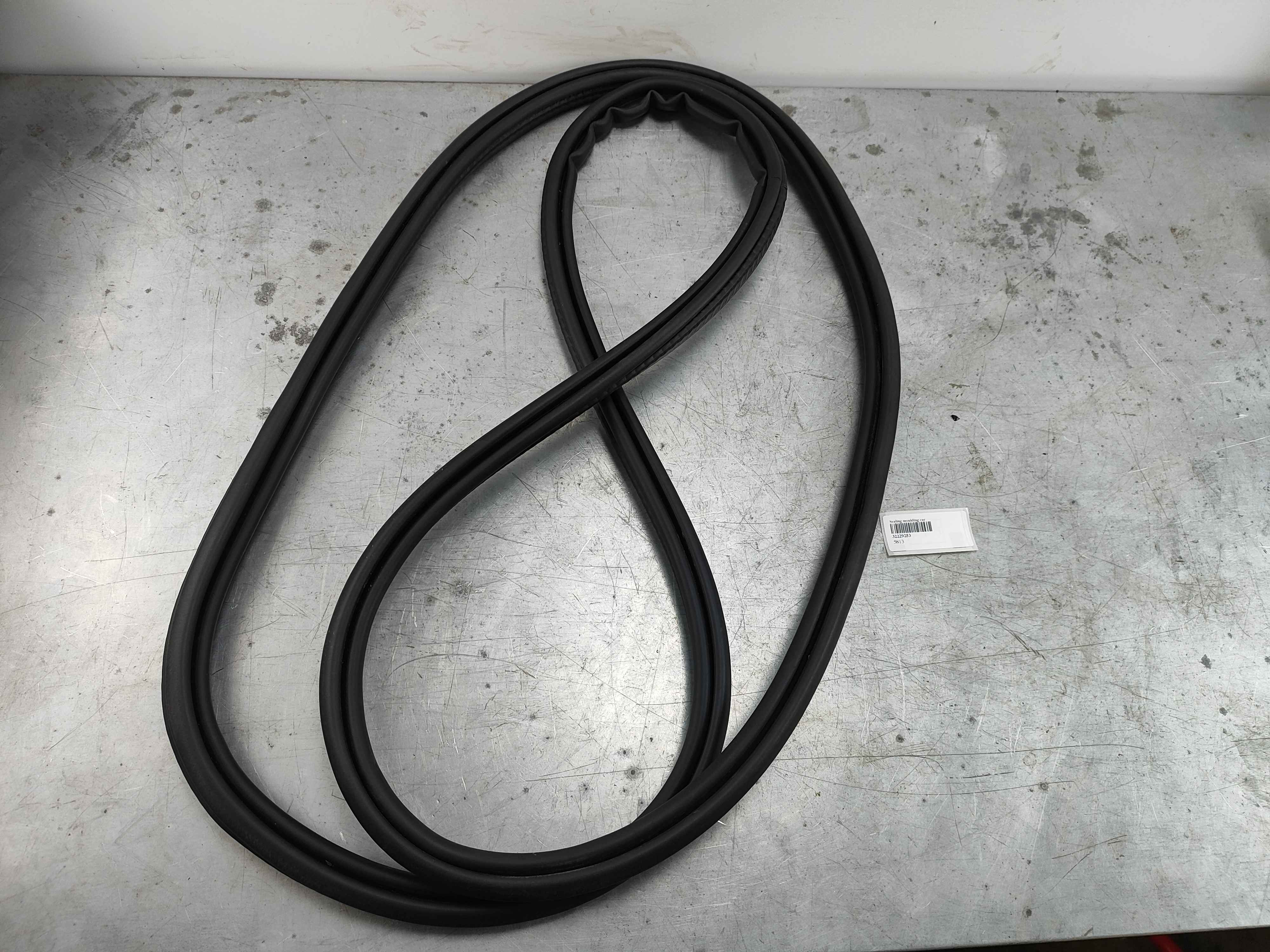 Sealing moulding car body Variant code: XE0D CH 423567- front
