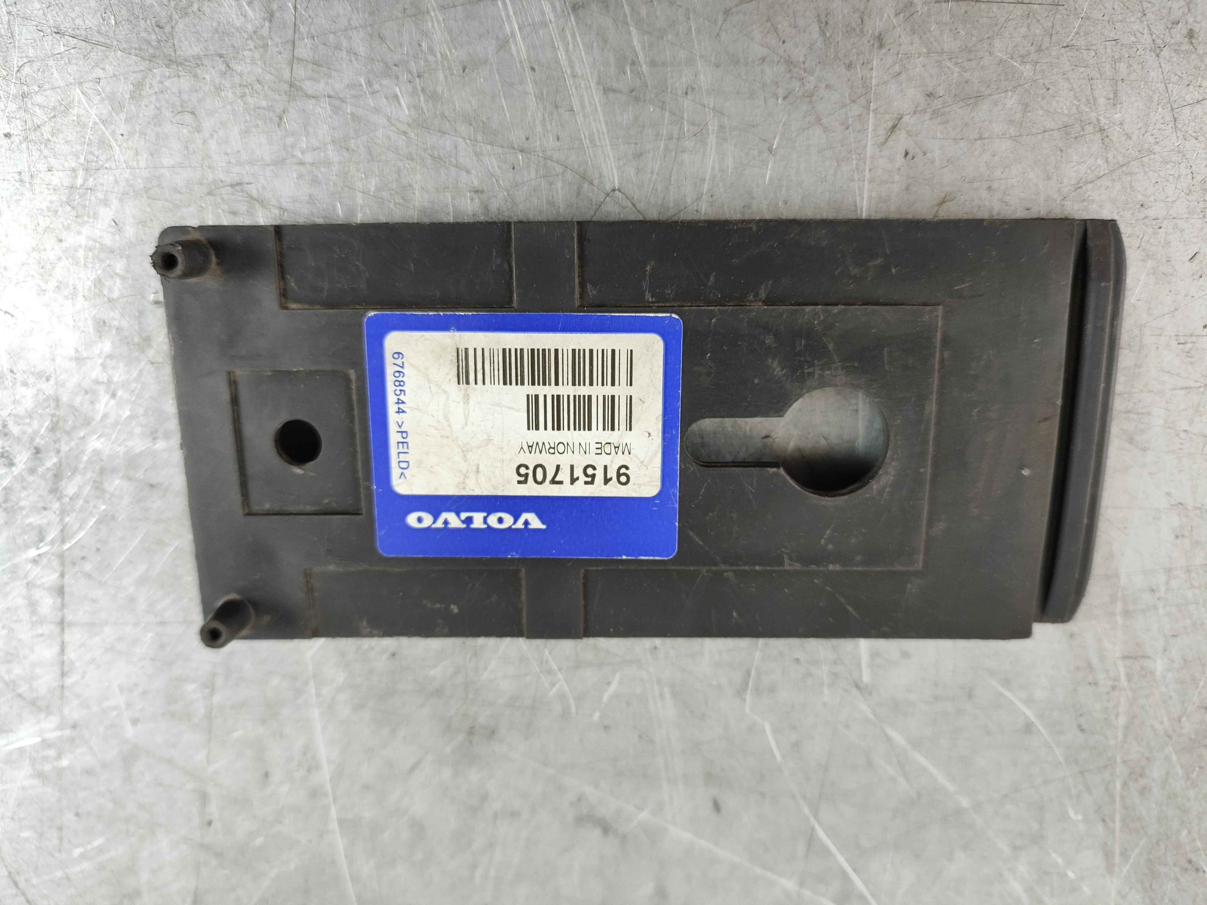 Cover, column D, left BMW