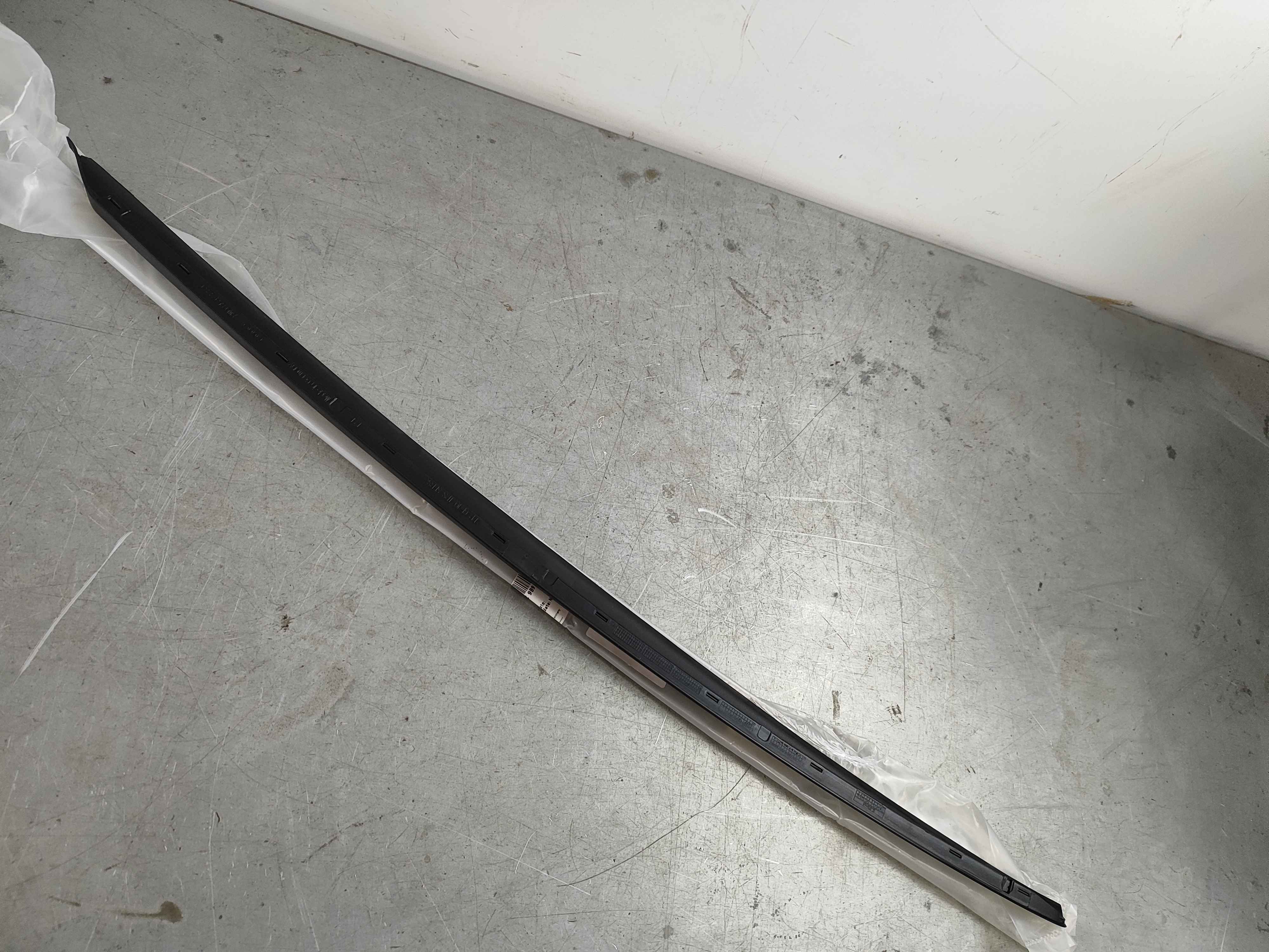 Water deflector strip satin black