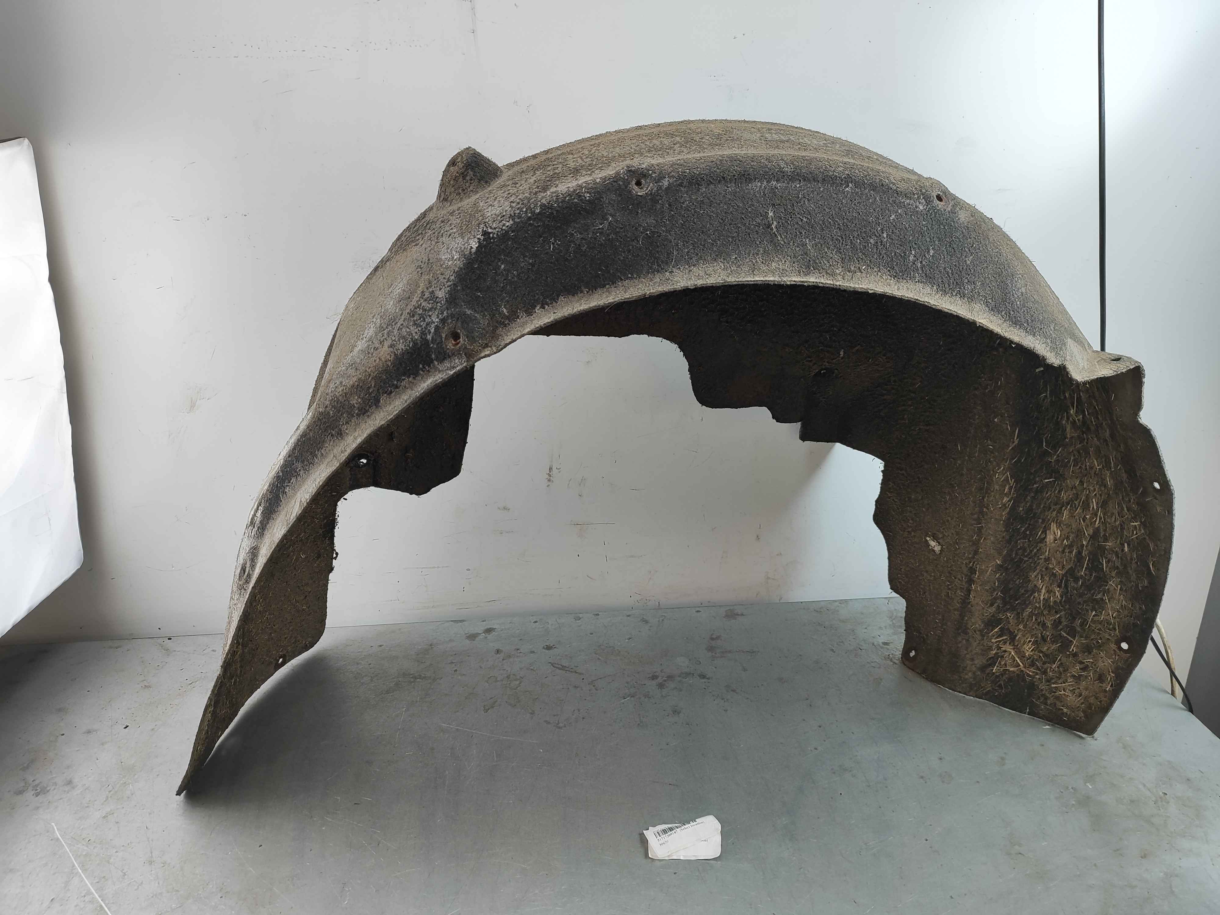 Rear arch fender liner splash guards