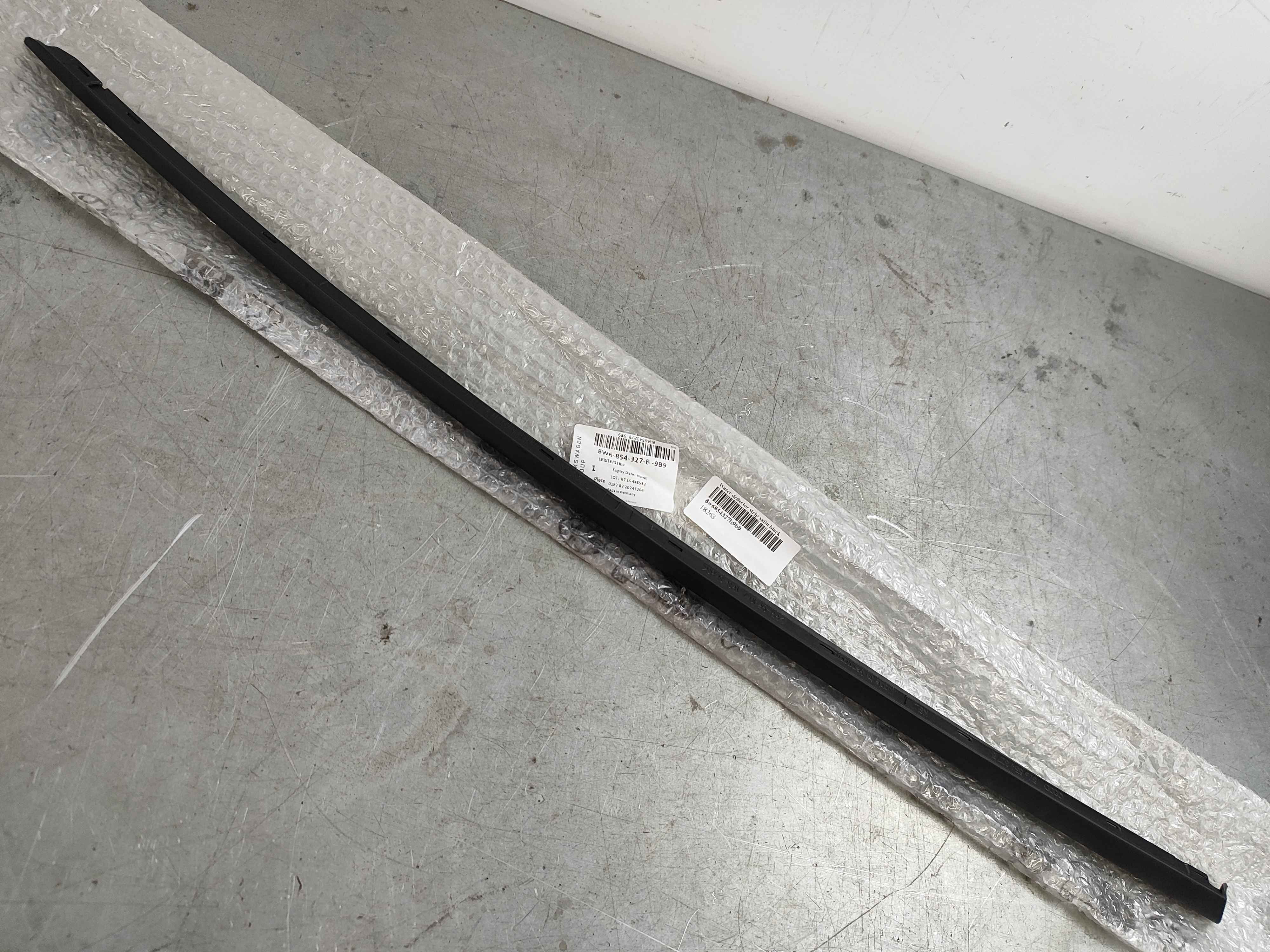 Water deflector strip satin black