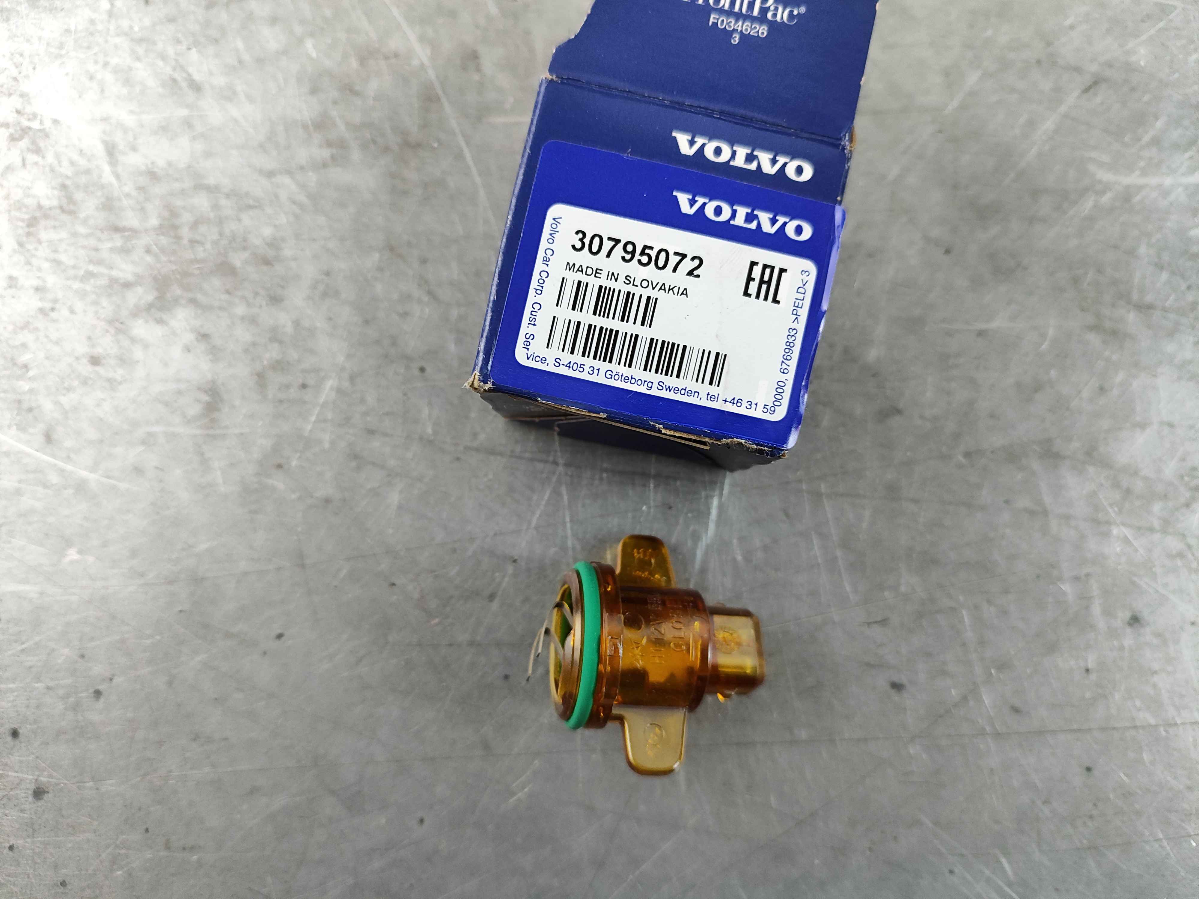 Bulb socket